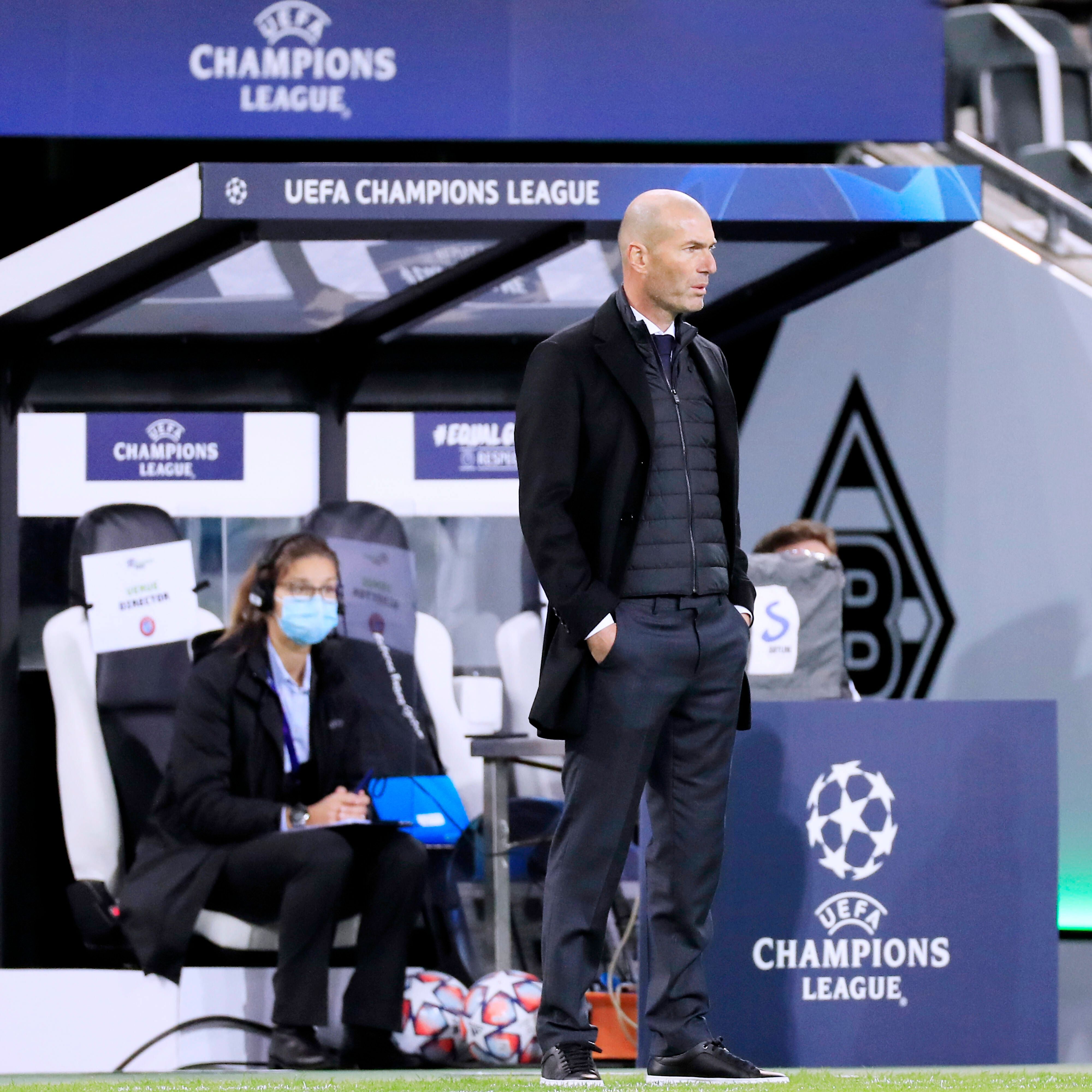 Zinedine Zidane am 27. Oktober 2020 als Trainer von Real Madrid beim Champions-League-Gruppenspiel gegen Borussia Mönchengladbach im Borussia-Park.