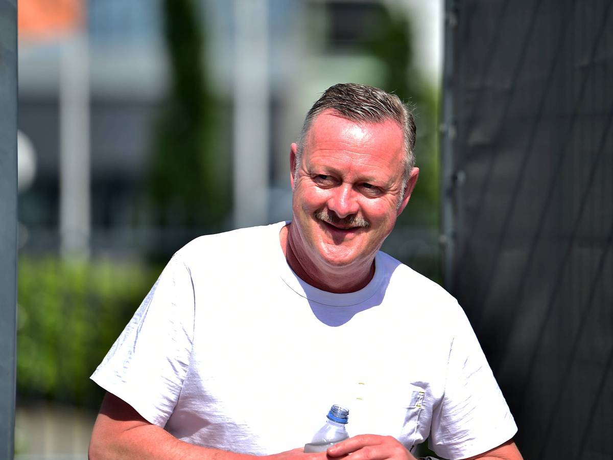 Roland Virkus steht am 14. August 2023 auf dem Gelände des Borussia-Park, dem Vereins-Areal von Borussia Mönchengladbach.