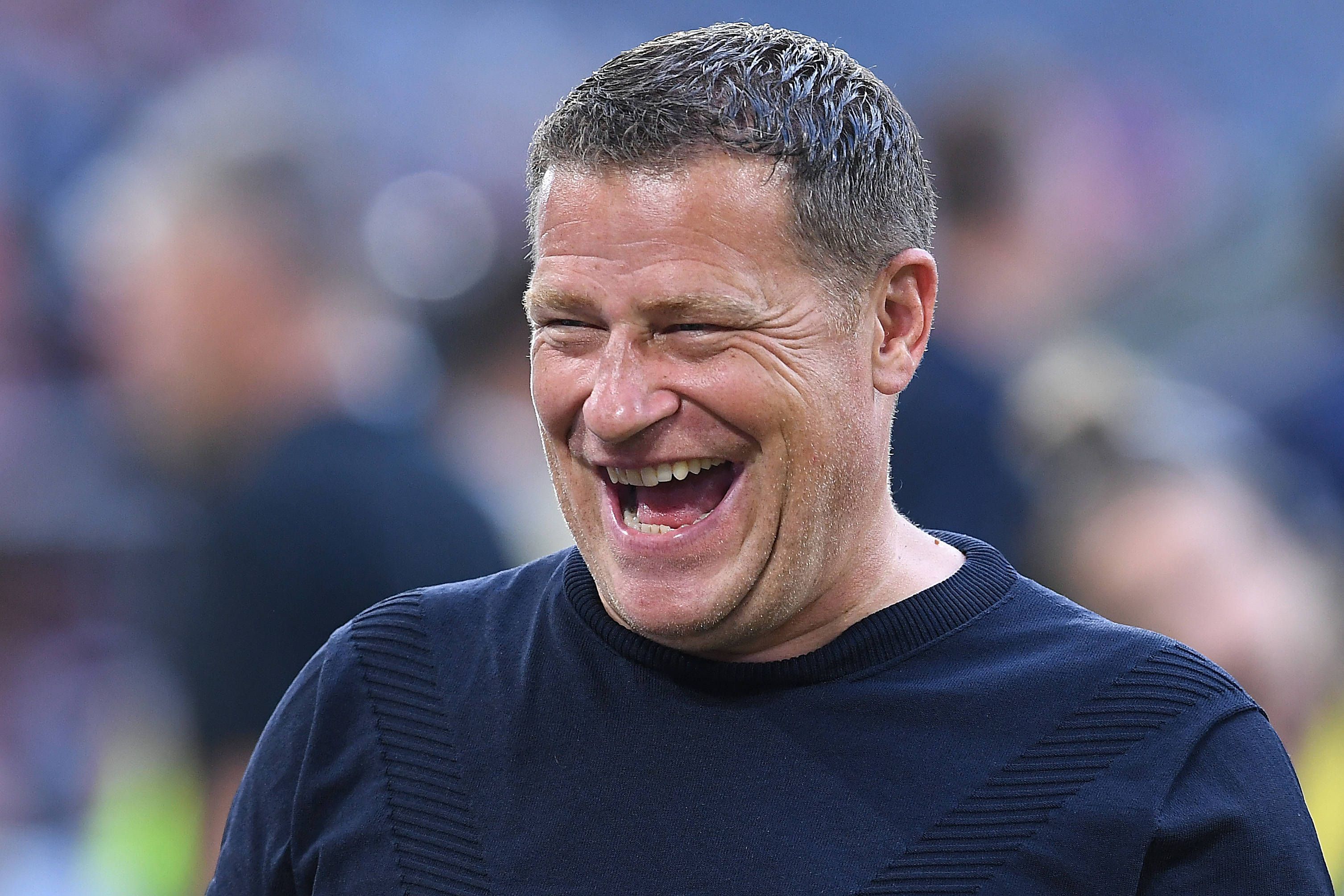 Max Eberl lacht nach dem Supercup-Sieg von RB Leipzig gegen den FC Bayern München am 12. August 2023.