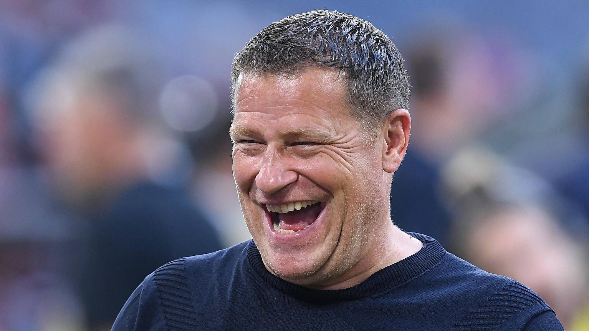 Max Eberl lacht nach dem Supercup-Sieg von RB Leipzig gegen den FC Bayern München am 12. August 2023.