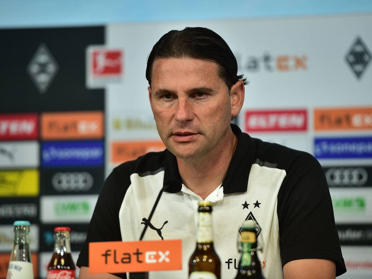 Trainer Gerardo Seoane von Borussia Mönchengladbach bei einer Pressekonferenz im Borussia-Park, hier am 24. August 2023.