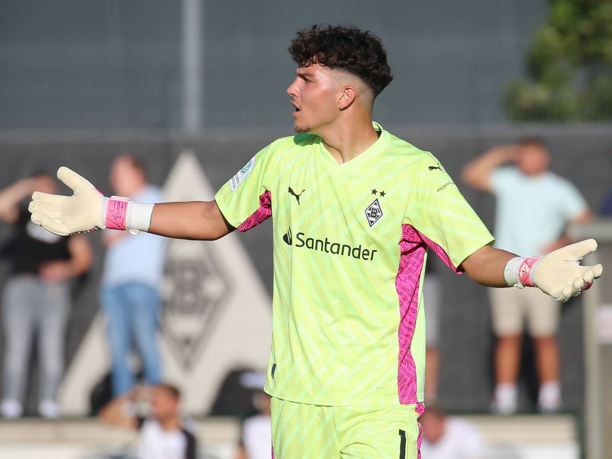 Tiago Pereira Cardoso von Borussia Mönchengladbach gestikuliert am 23. August 2023 beim Spiel gegen die U19 von Fortuna Düsseldorf.