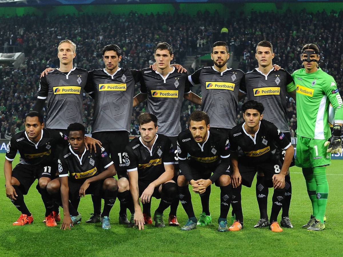 Das Foto zeigt die Spieler von Borussia Mönchengladbach vor dem Champions-League-Spiel gegen Juventus Turin am 3. November 2015.