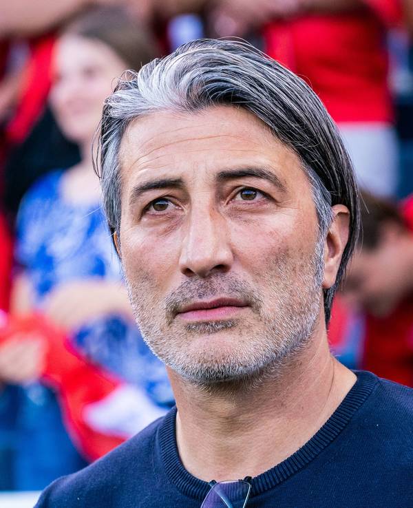 Murat Yakin, Nationaltrainer der Schweiz, hier am 19. Juni 2023 beim EM-Qualifikationsspiel zwischen der Schweiz und Rumänien in Luzern.