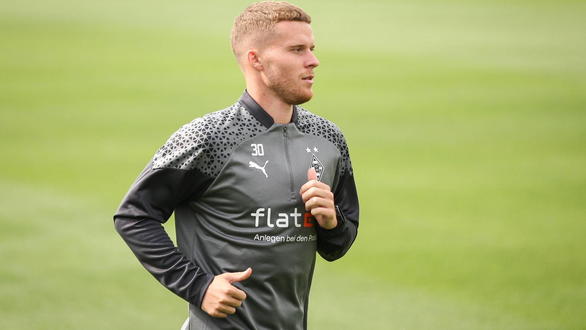 Nico Elvedi von Borussia Mönchengladbach, hier am 29. August 2023 bei einer Laufeinheit auf dem Trainingsplatz im Borussia-Park.