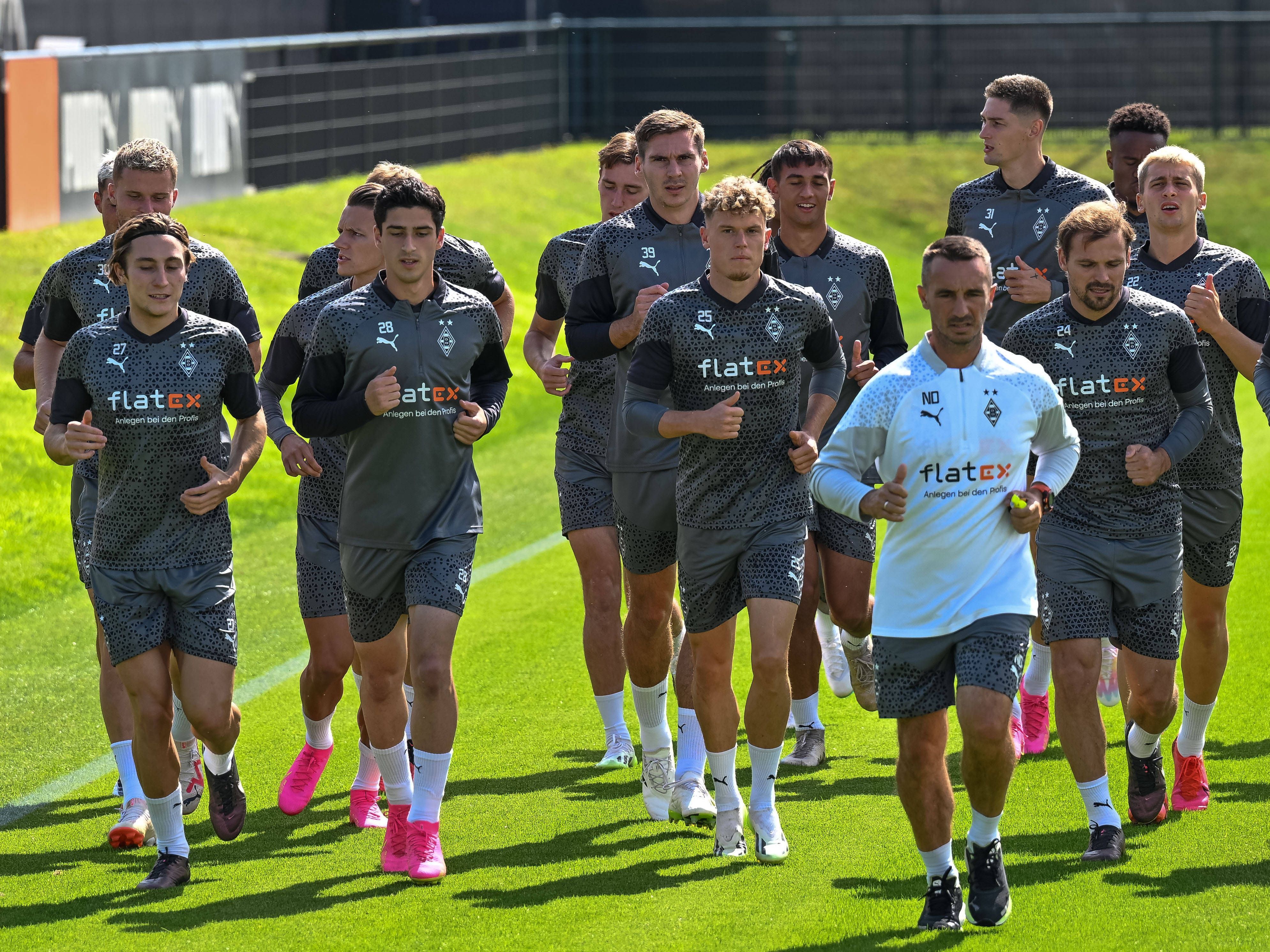 Die Spieler von Borussia Mönchengladbach im Lauftraining am 1. August 2023.
