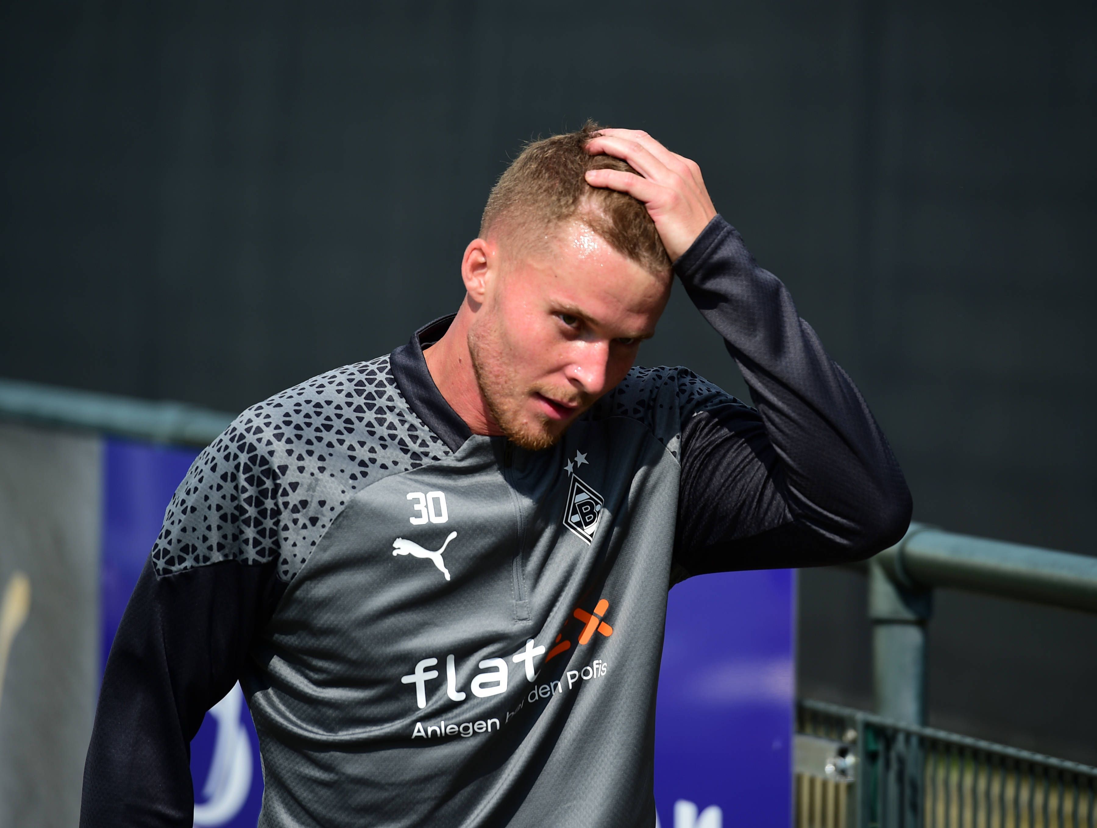 Nico Elvedi verlässt den Trainingsplatz am 31. August 2023.