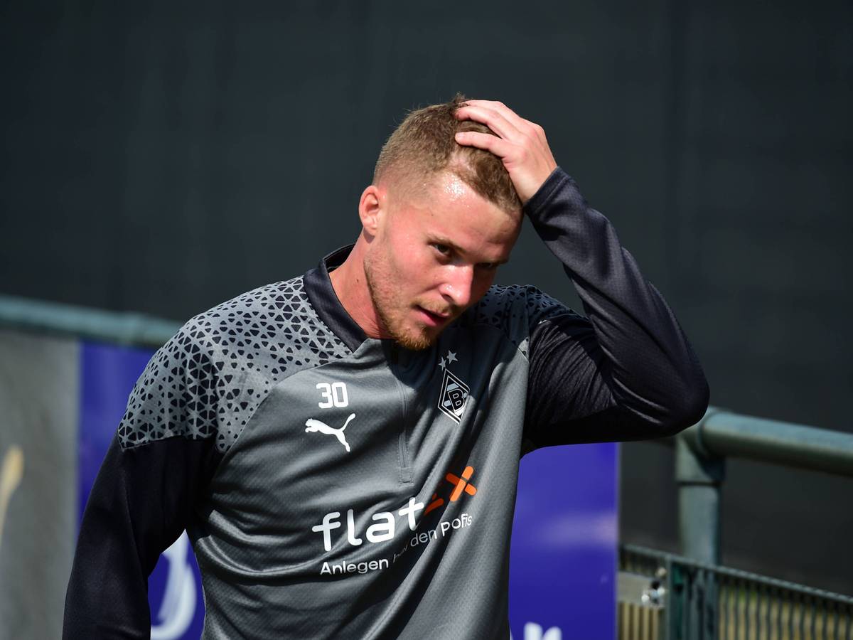 Nico Elvedi verlässt den Trainingsplatz am 31. August 2023.
