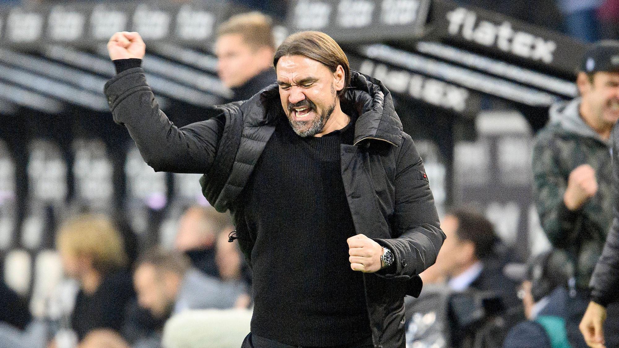 Daniel Farke bejubelt einen Treffer von Borussia Mönchengladbach am 4. August 2022.