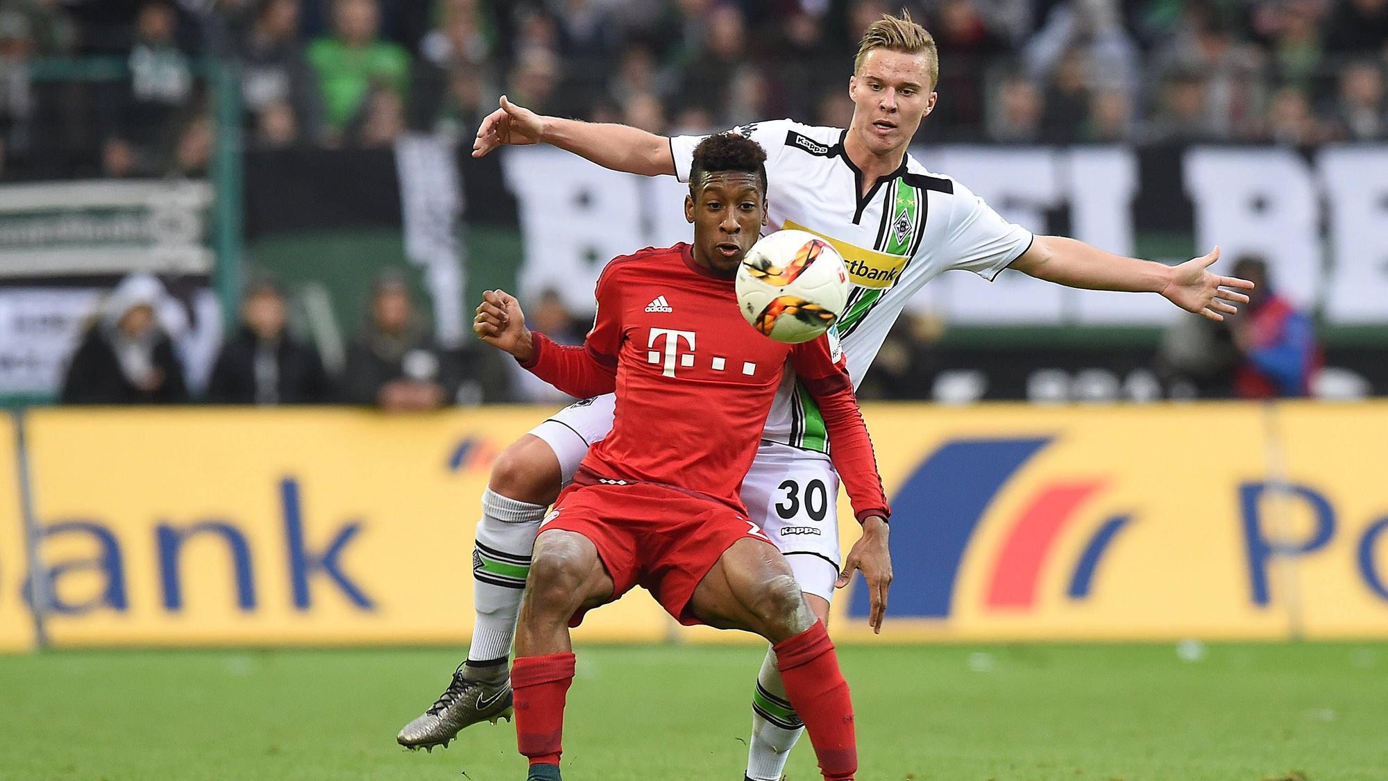 Nico Elvedi (r.) bestreitet am 5. Dezember 2015 einen Zweikampf mit Kingsley Coman.