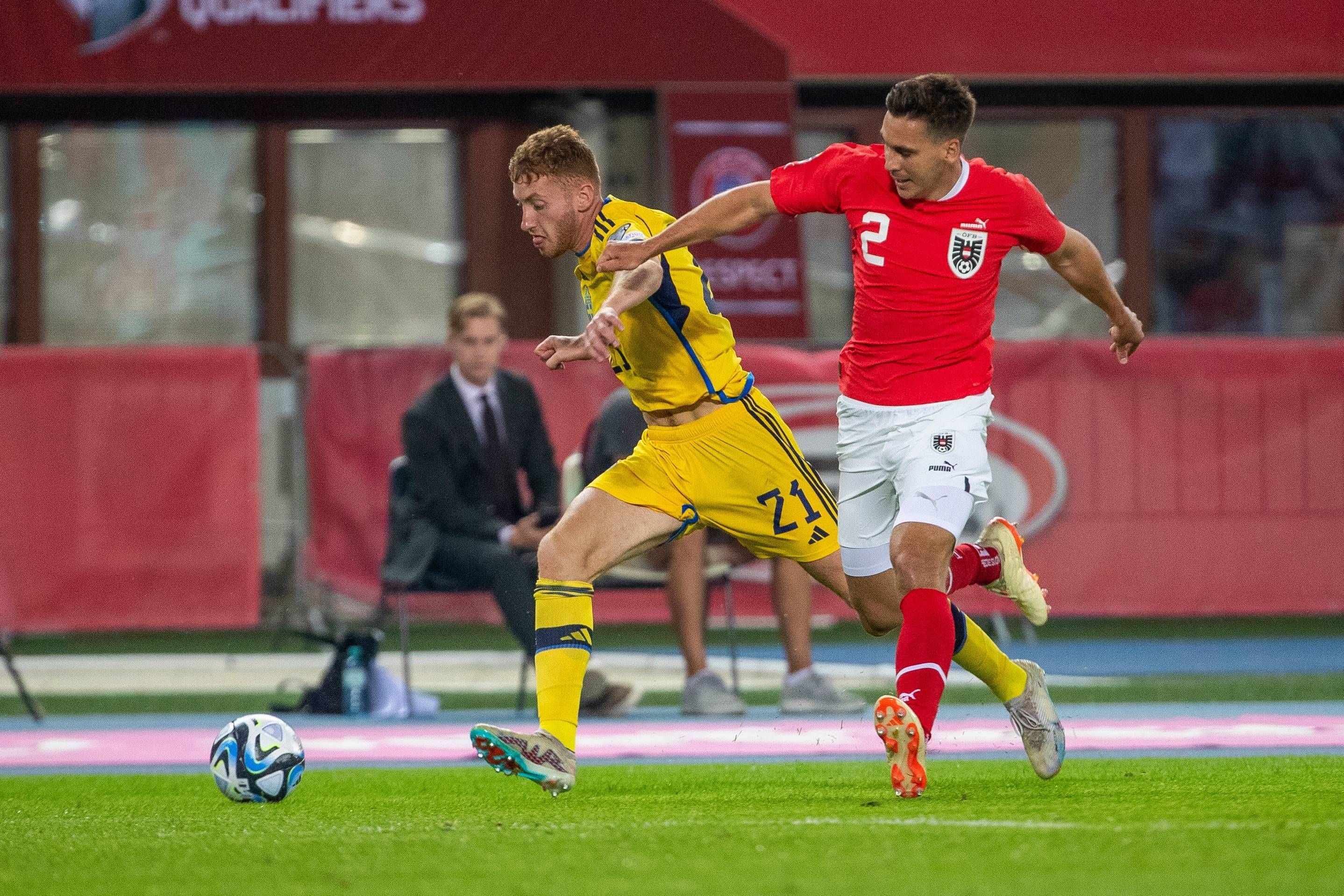 Die österreichische Nationalmannschaft um Max Wöber von Borussia Mönchengladbach (r.), hier am 20. Juni 2023 beim EM-Qualifikationsspiel gegen Schweden, ist während der Länderspielpause erneut gefordert. Neben ihm gehen neun weitere Fohlen mit ihren Nationalteams auf Reisen.