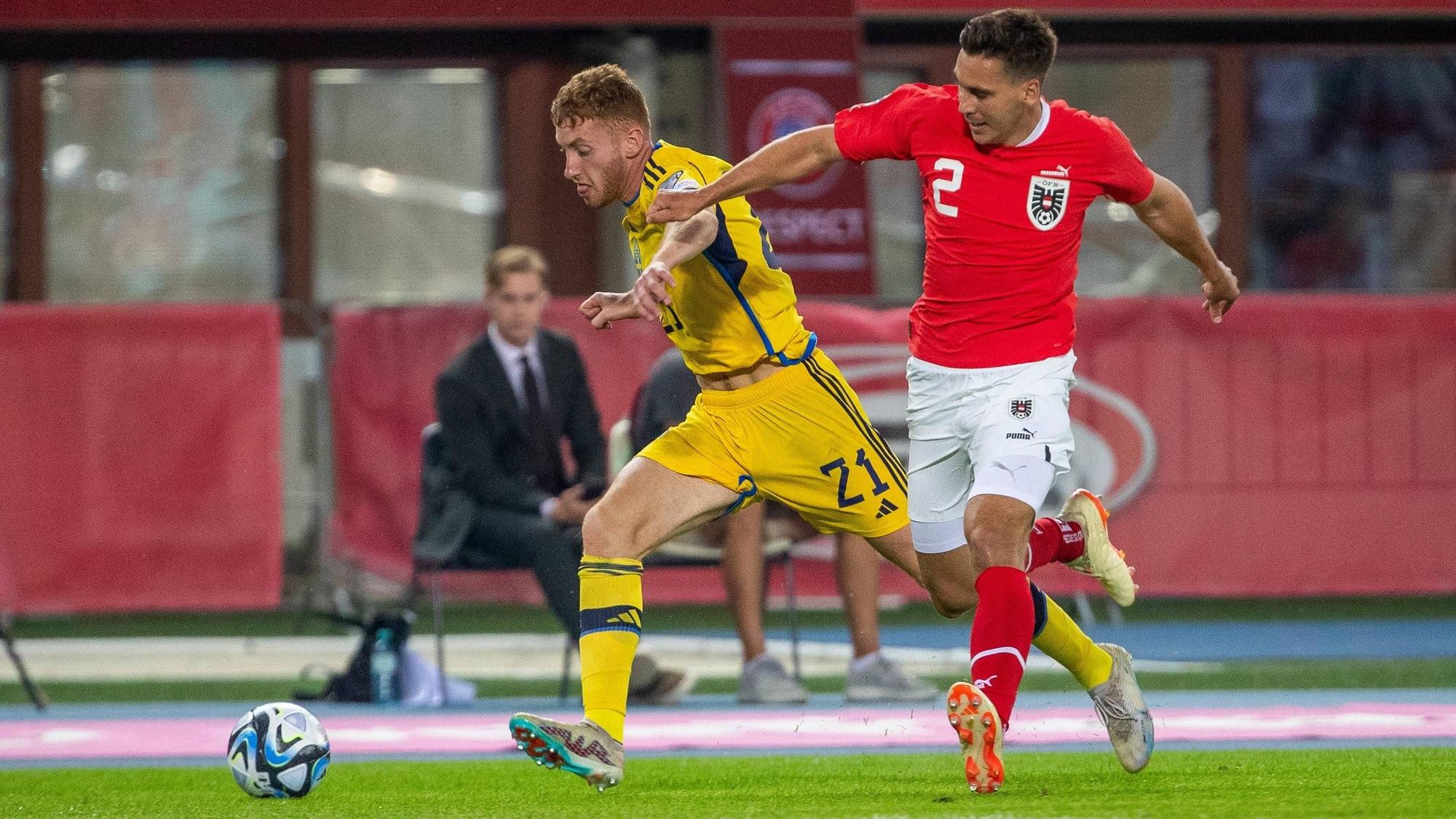 Die österreichische Nationalmannschaft um Max Wöber von Borussia Mönchengladbach (r.), hier am 20. Juni 2023 beim EM-Qualifikationsspiel gegen Schweden, ist während der Länderspielpause erneut gefordert. Neben ihm gehen neun weitere Fohlen mit ihren Nationalteams auf Reisen.