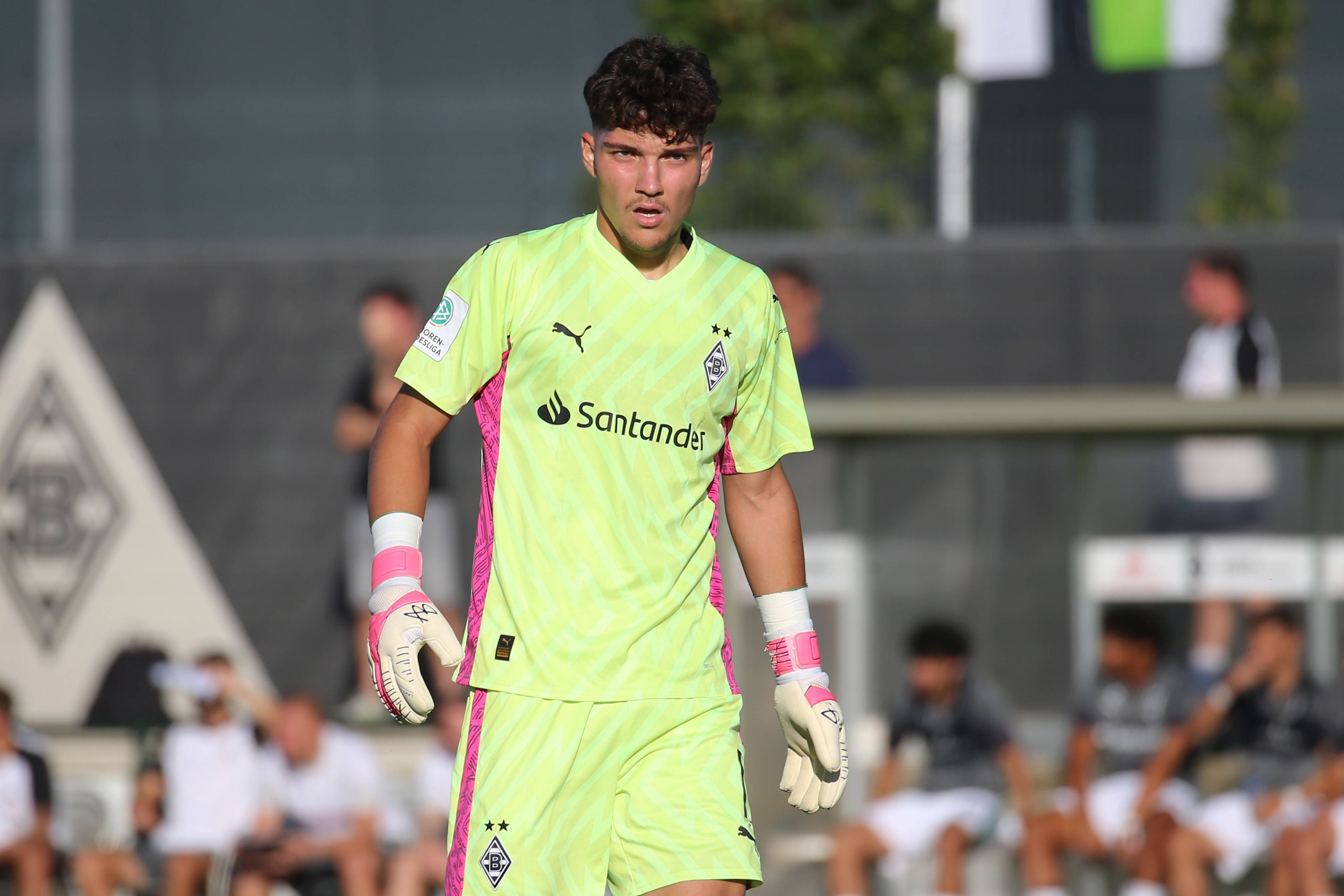 Torhüter Tiago Pereira Cardoso aus Borussia Mönchengladbachs U19 musste mit seinem Team am Sonntag (3. September 2023) eine bittere Pleite im U19-DFB-Pokal hinnehmen. Das Foto zeigt ihn am 23. August bei einem A-Junioren-Bundesliga-Spiel.