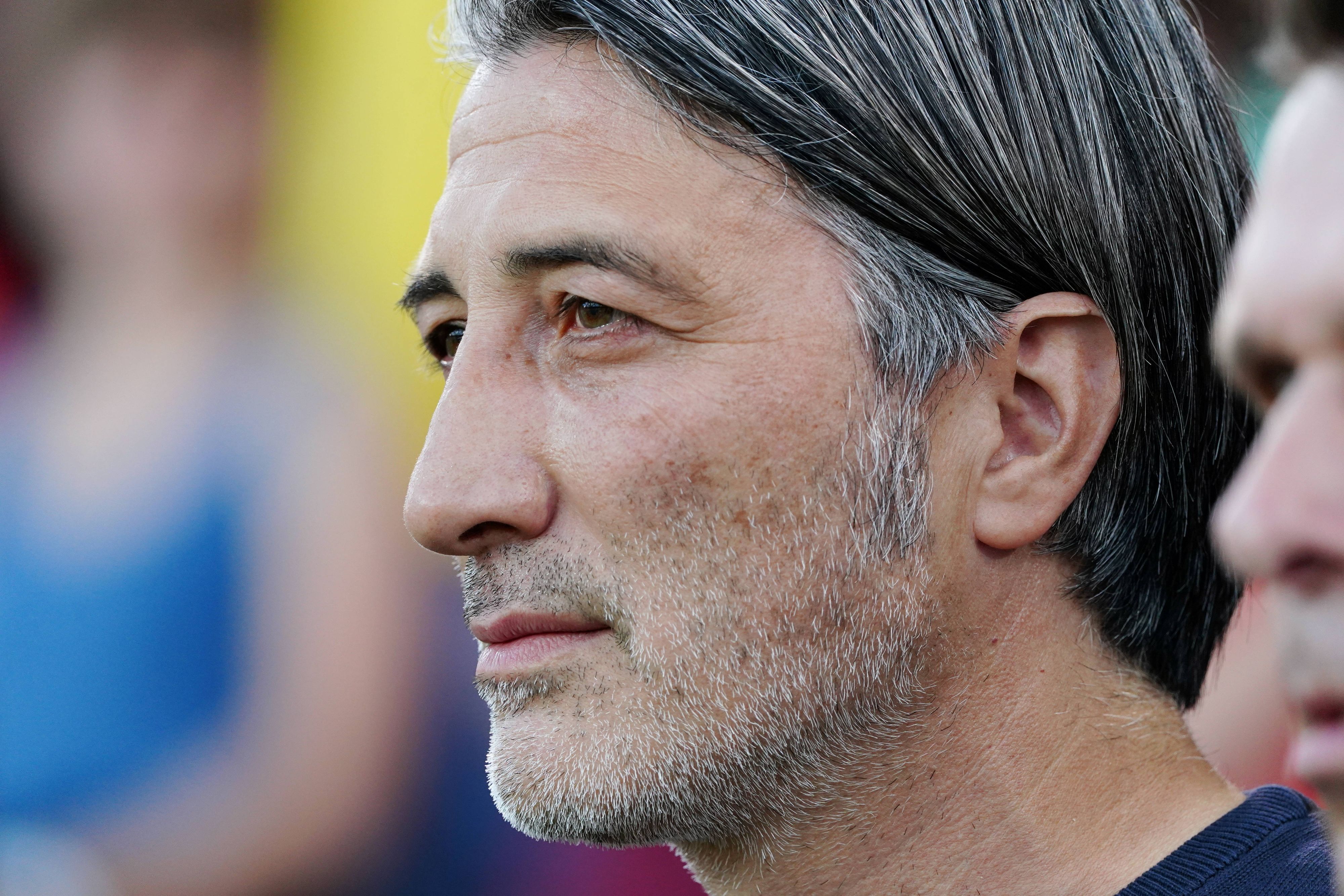 Murat Yakin, Nationaltrainer der Schweiz, hier am 19. Juni 2023 beim Länderspiel gegen Rumänien in Luzern, hat den Umgang des FC Bayern mit Ex-Gladbach-Keeper Yann Sommer kritisiert.