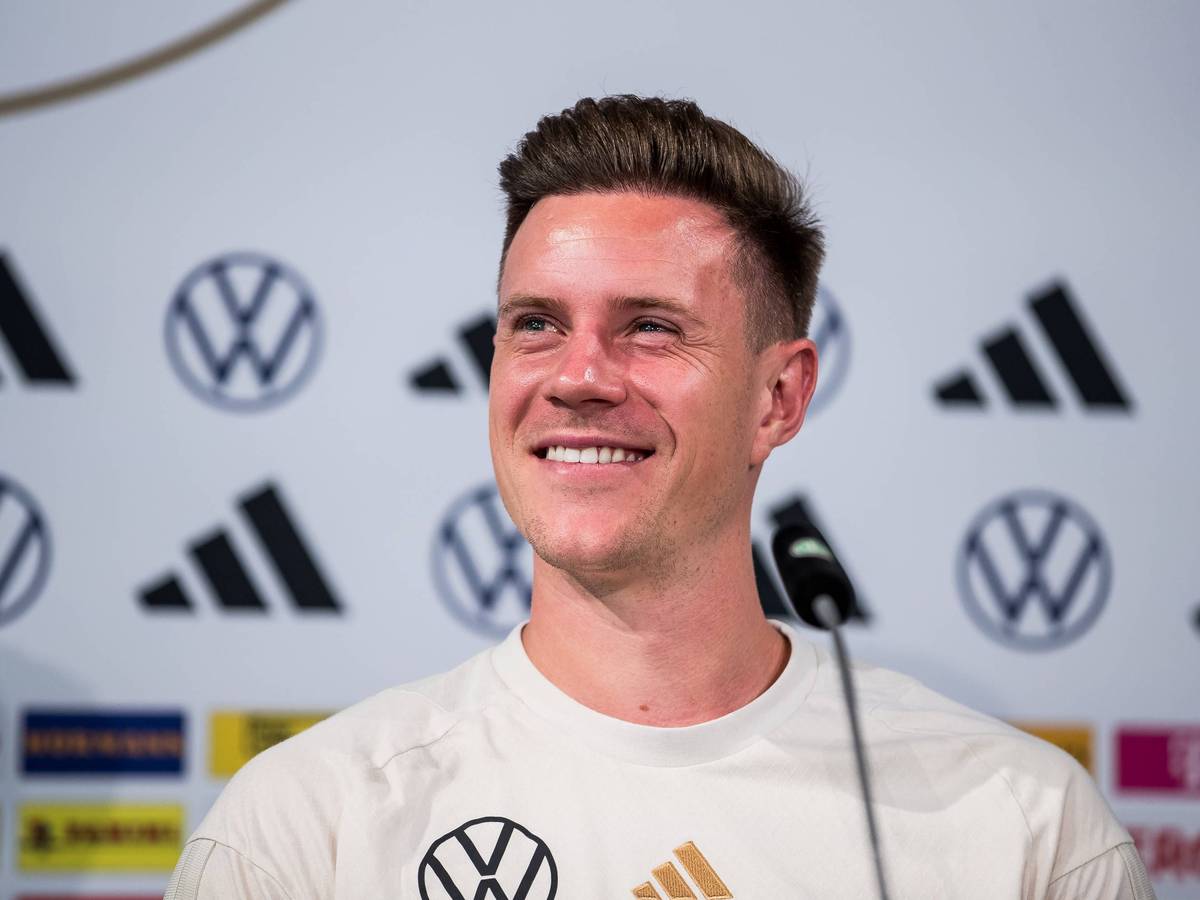 Marc-André ter Stegen, Ex-Keeper von Borussia Mönchengladbach und heutiger Nummer eins des FC Barcelona, hier am 6. September 2023 auf einer Pressekonferenz der deutschen Nationalmannschaft in Wolfsburg, bestens gelaunt.