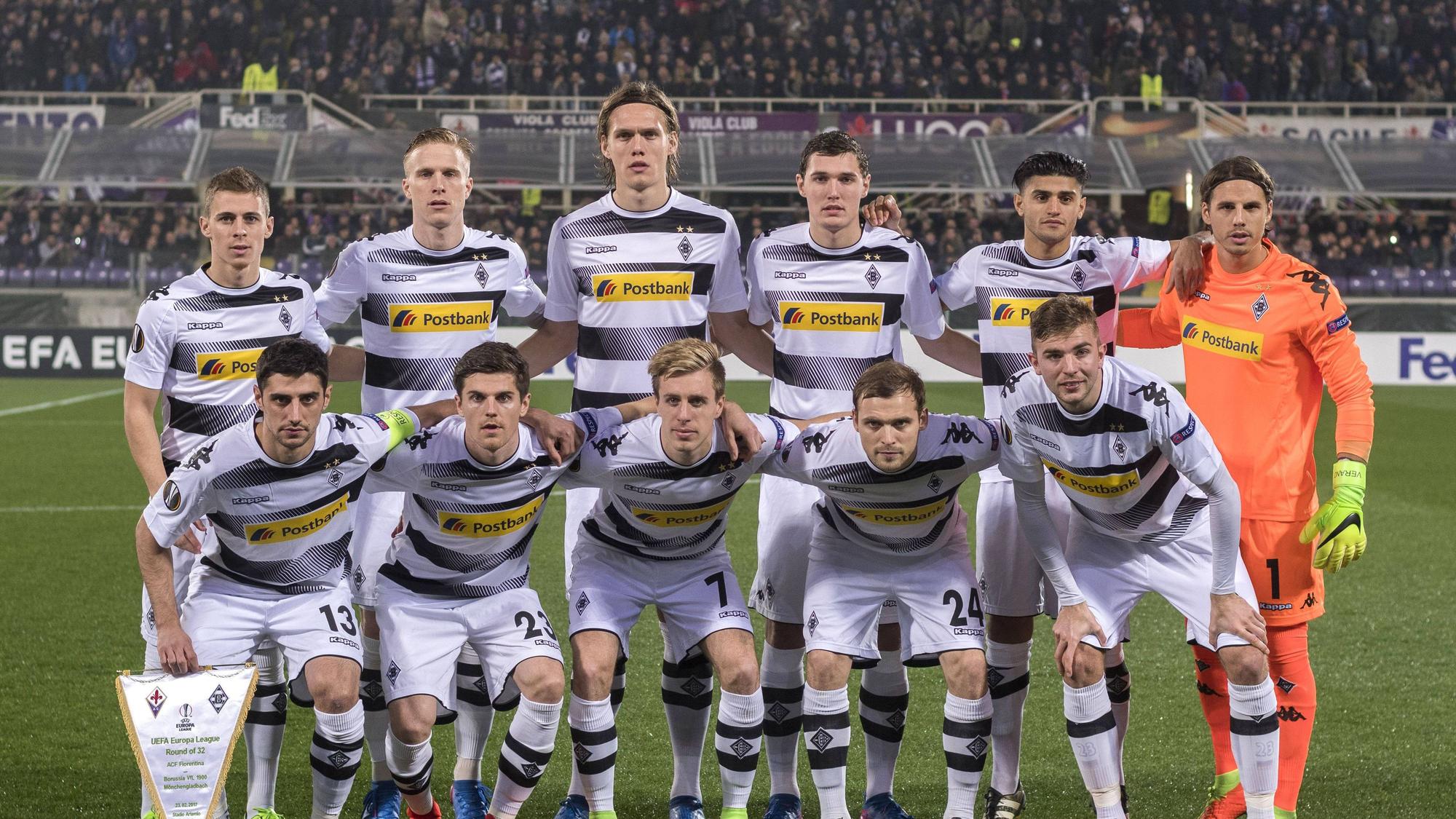 Die Spieler von Borussia Mönchengladbach posieren am 23. Februar 2017 für ein Mannschaftsfoto in Florenz.