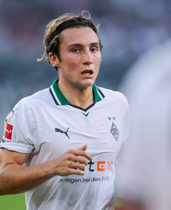 Rocco Reitz von Borussia Mönchengladbach stand beim 1:2 gegen Bayern München am 2. September 2023 in der Startelf und durfte dabei auch gegen sein Idol antreten.