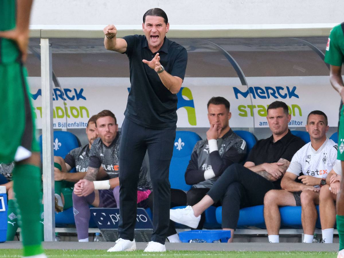 Gerardo Seoane gibt klare Anweisungen beim Spiel von Borussia Mönchengladbach in Darmstadt am 17. September 2023.