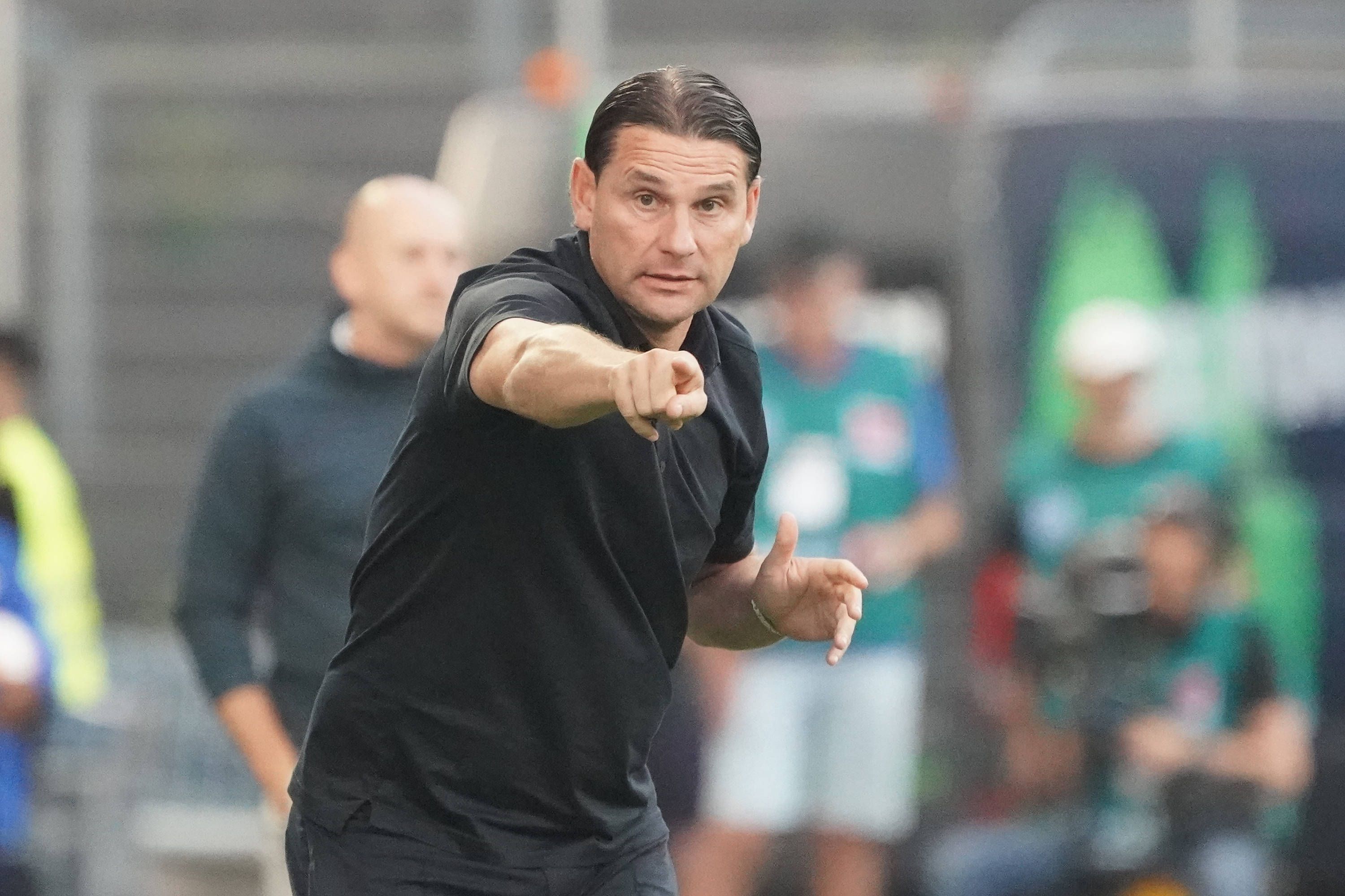 Gerardo Seoane gibt am 17. September 2023 Anweisungen beim Spiel von Borussia Mönchengladbach in Darmstadt.