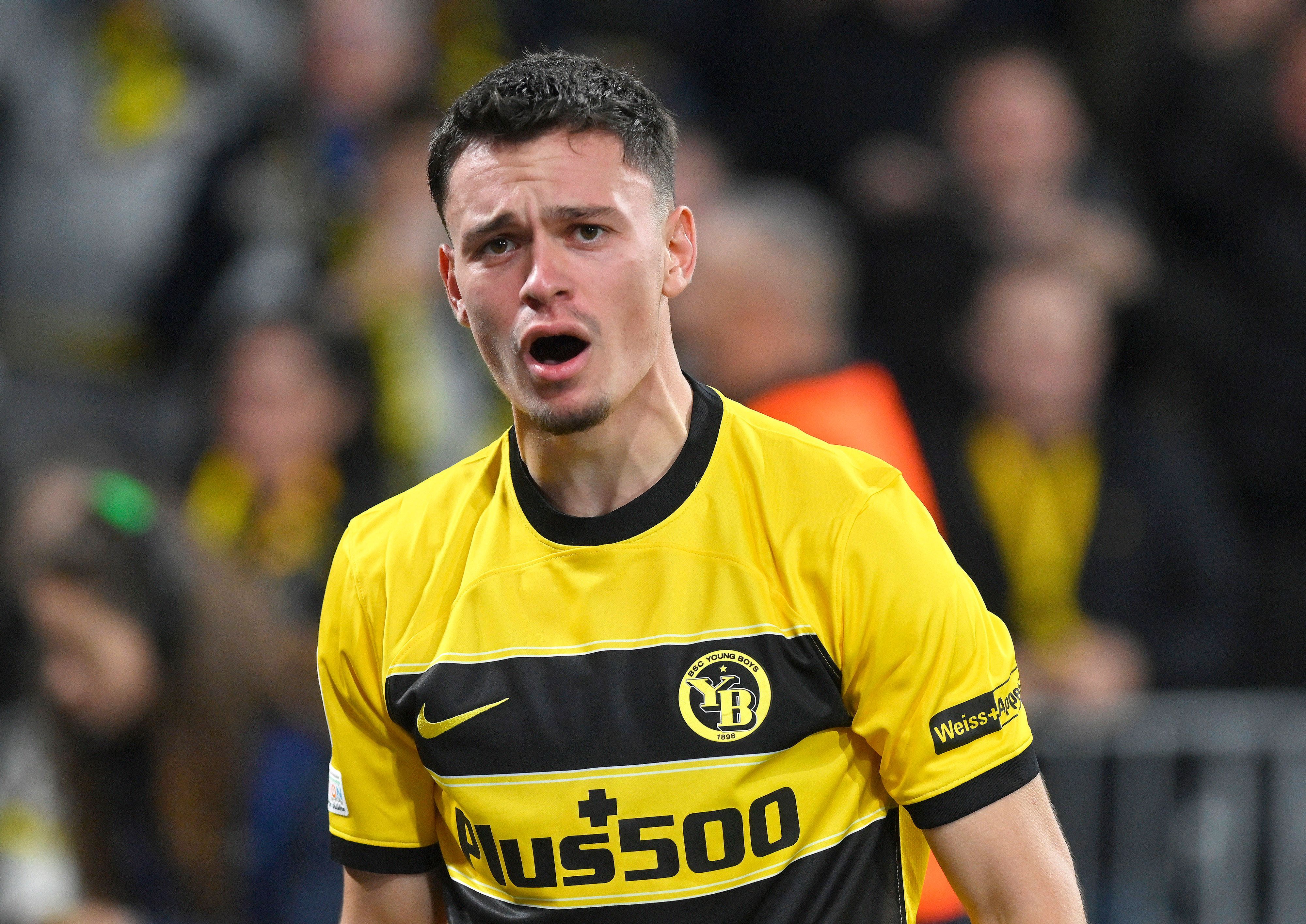 Wenig begeistert: Fabian Rieder am 29. August 2023 im Trikot von den Young Boys Bern mit enttäuschtem Blick.