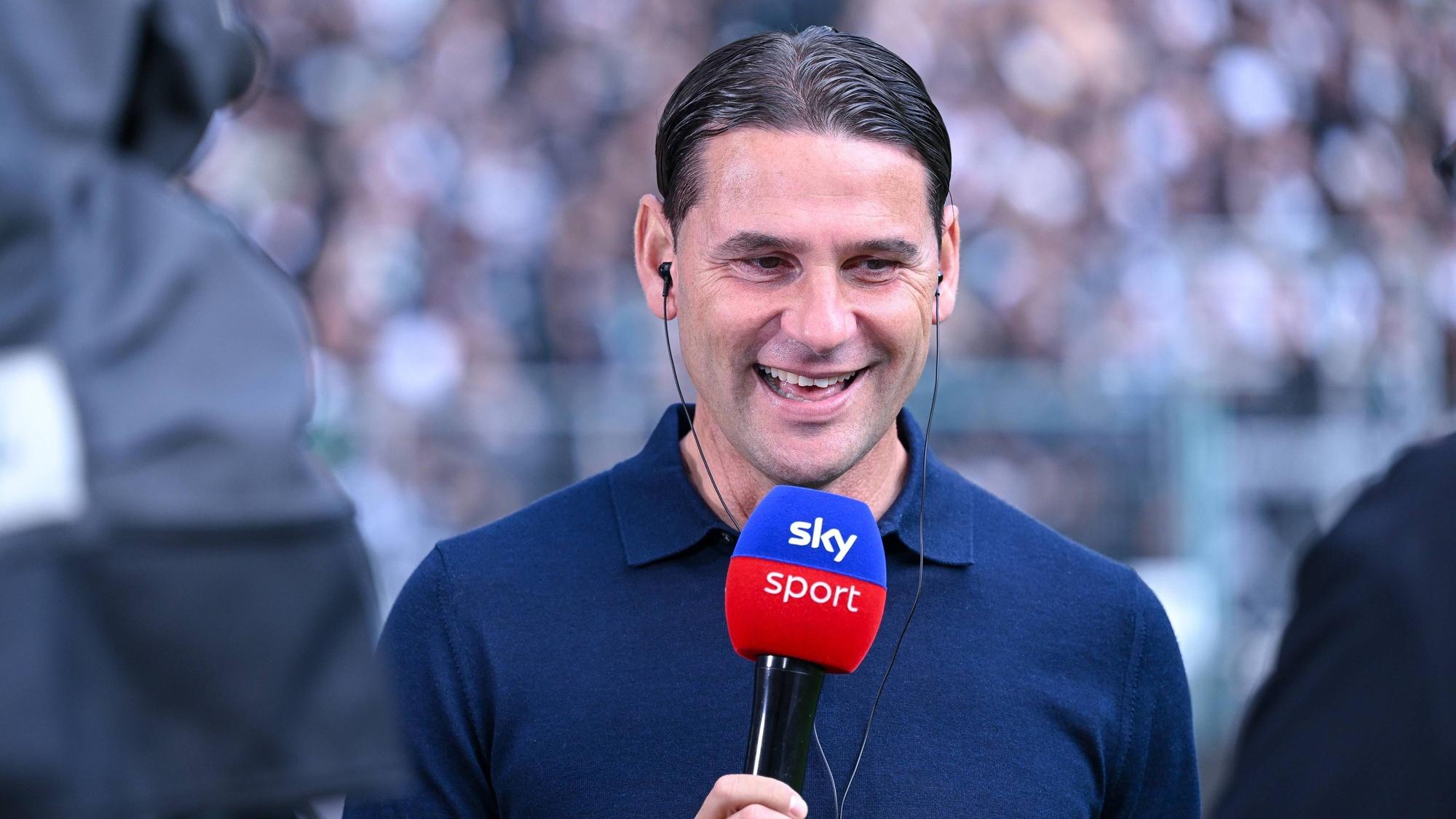 Gerardo Seoane gibt ein Interview.