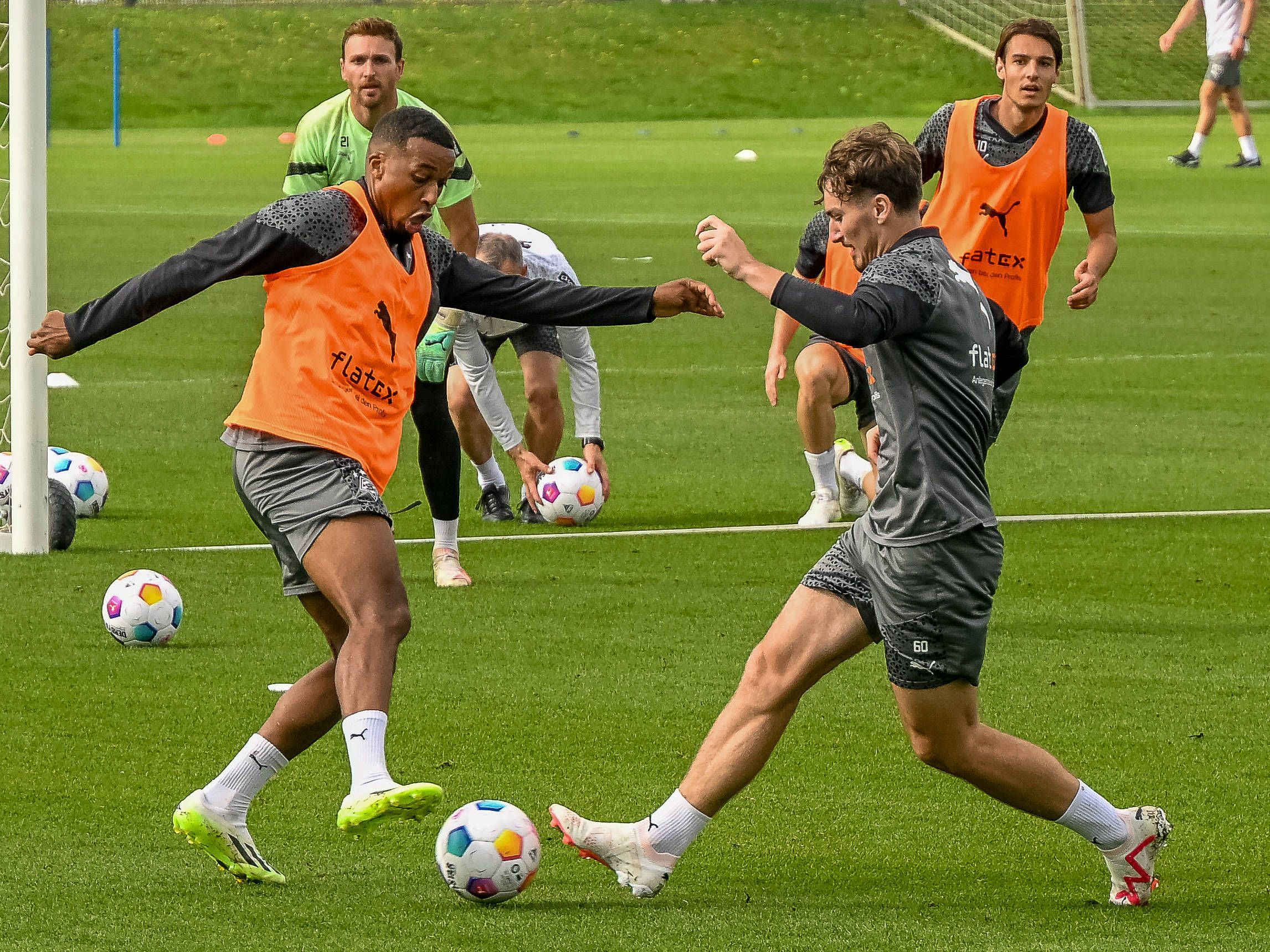 U23-Spieler Tony Reitz (r.) im Zweikampf mit Alassane Plea.