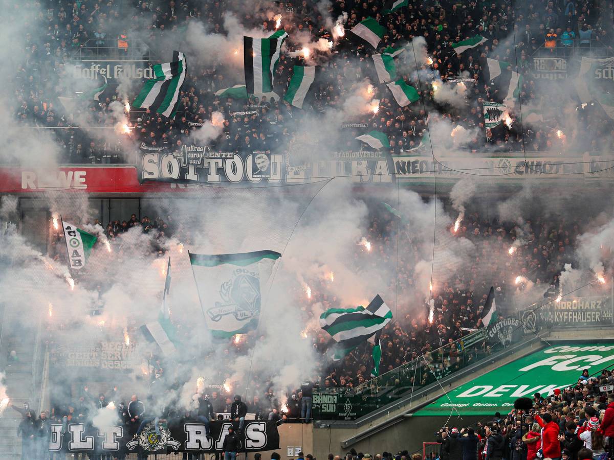 Borussia-Fans im Kölner Fanblock.