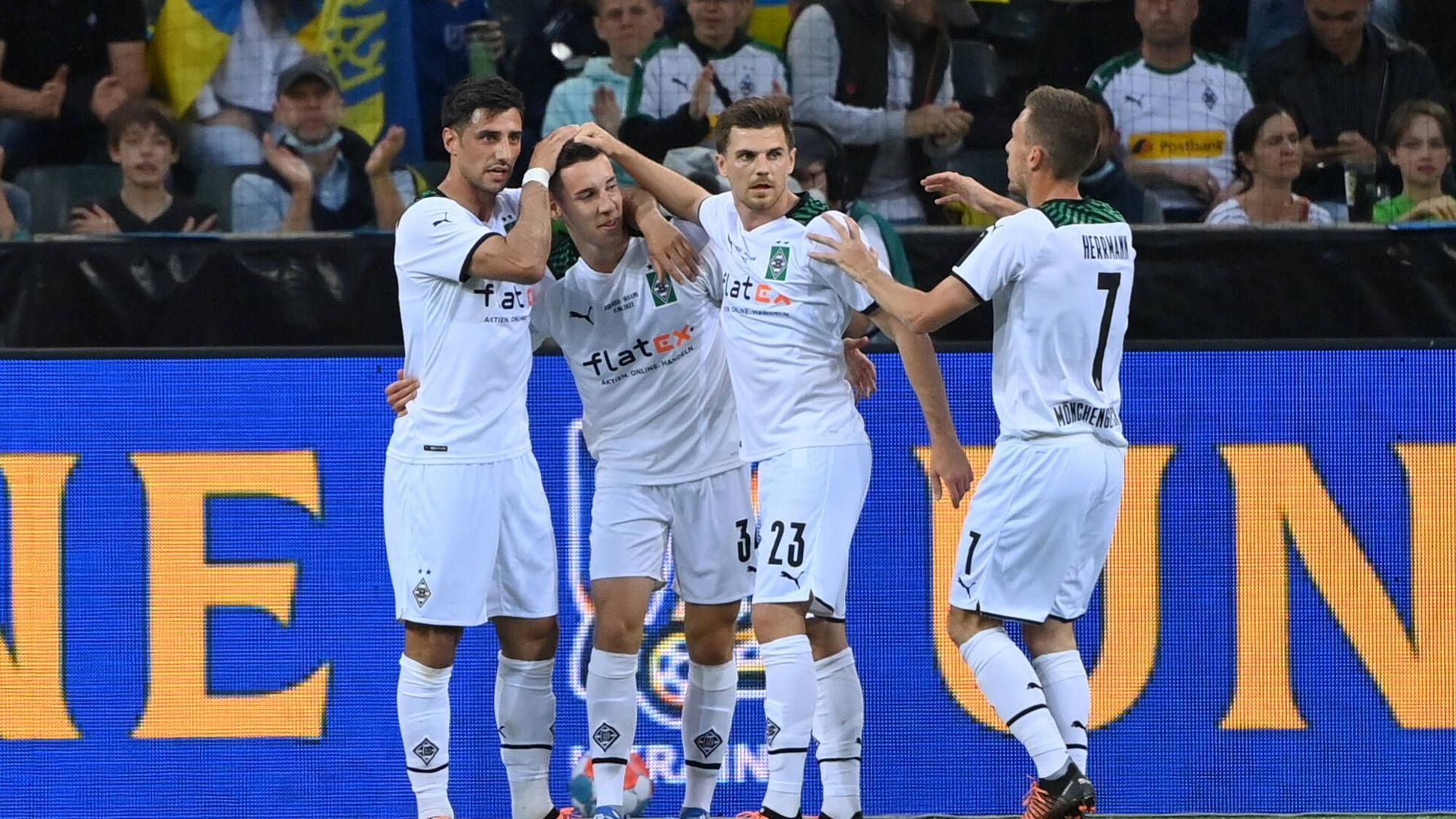 Borussia-Spieler bejubeln einen Treffer im Borussia-Park.