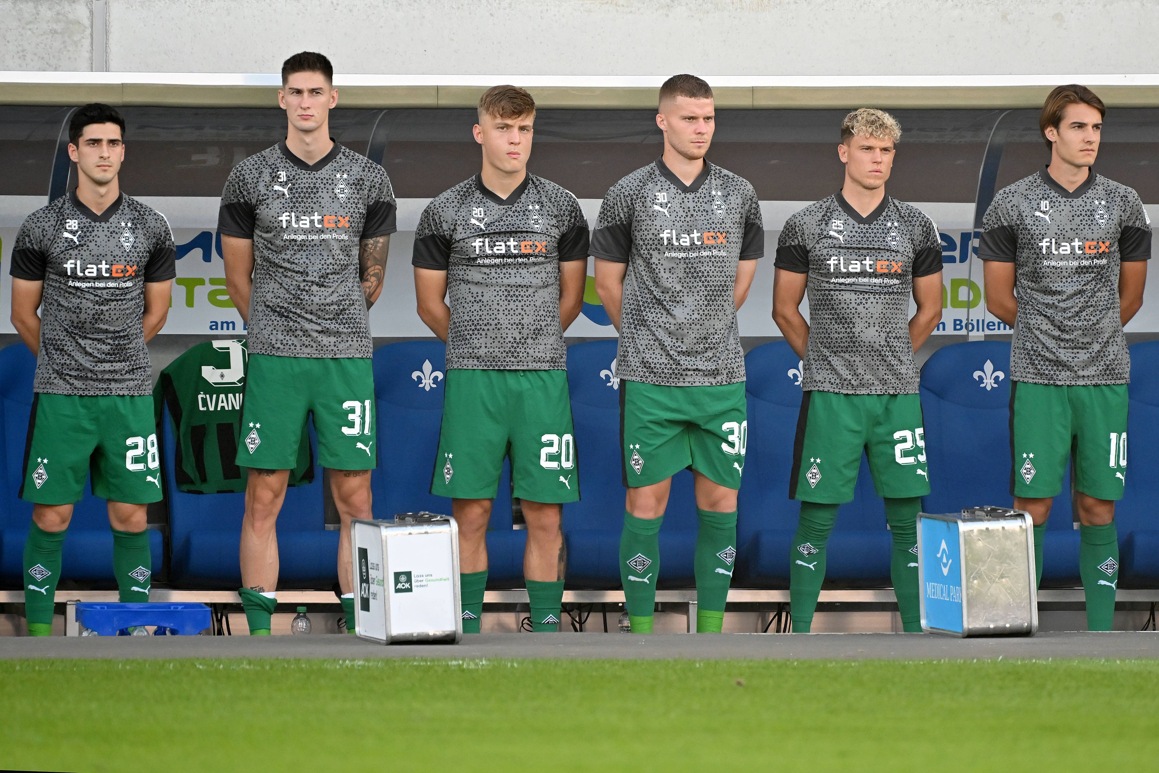 Die Ersatzspieler von Borussia Mönchengladbach in Darmstadt.