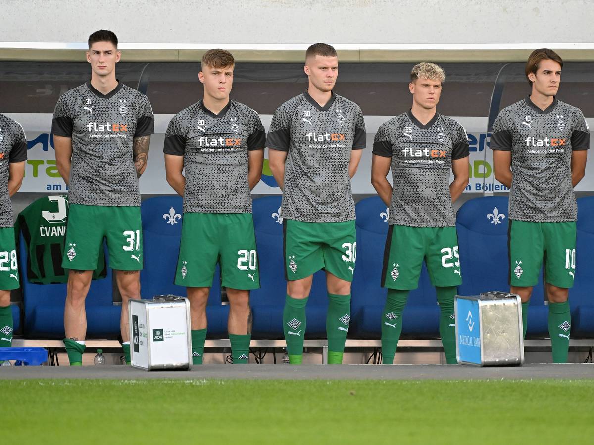 Die Ersatzspieler von Borussia Mönchengladbach in Darmstadt.