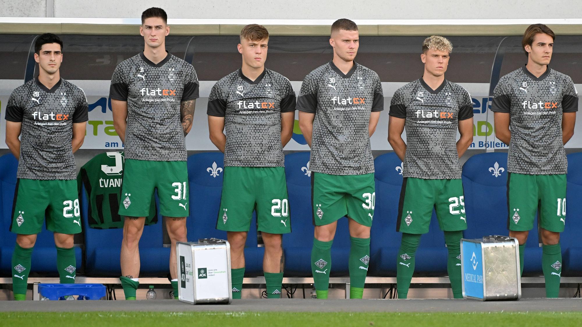 Die Ersatzspieler von Borussia Mönchengladbach in Darmstadt.