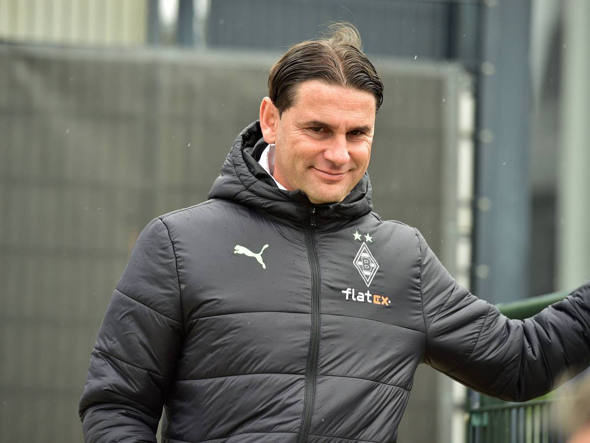Gerardo Seoane lächelt vor dem Borussia-Testspiel gegen St. Truiden.