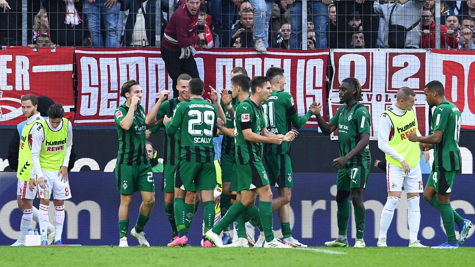Borussia Mönchengladbach bejubelt den Ausgleich im Derby gegen den 1. FC Köln.