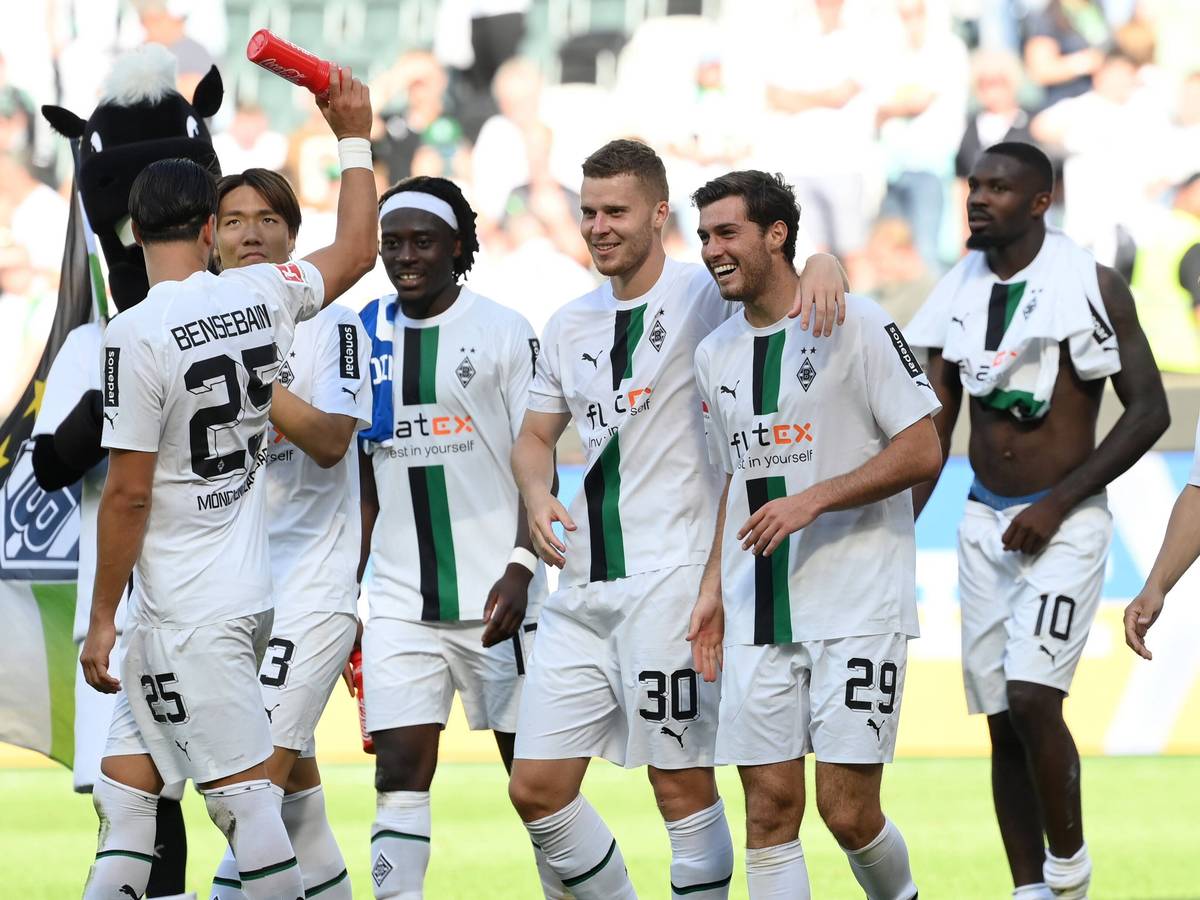 Spieler von Borussia Mönchengladbach feiern nach ihrem Heimerfolg gegen die TSG Hoffenheim.