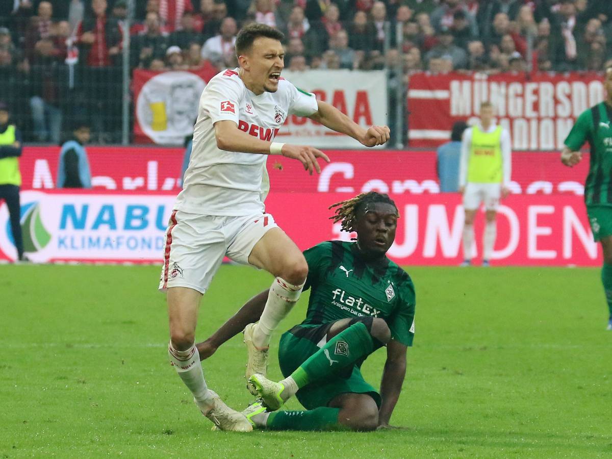 Das Foul von Manu Koné an Dejan Ljubicic, das zur Roten Karte führt.