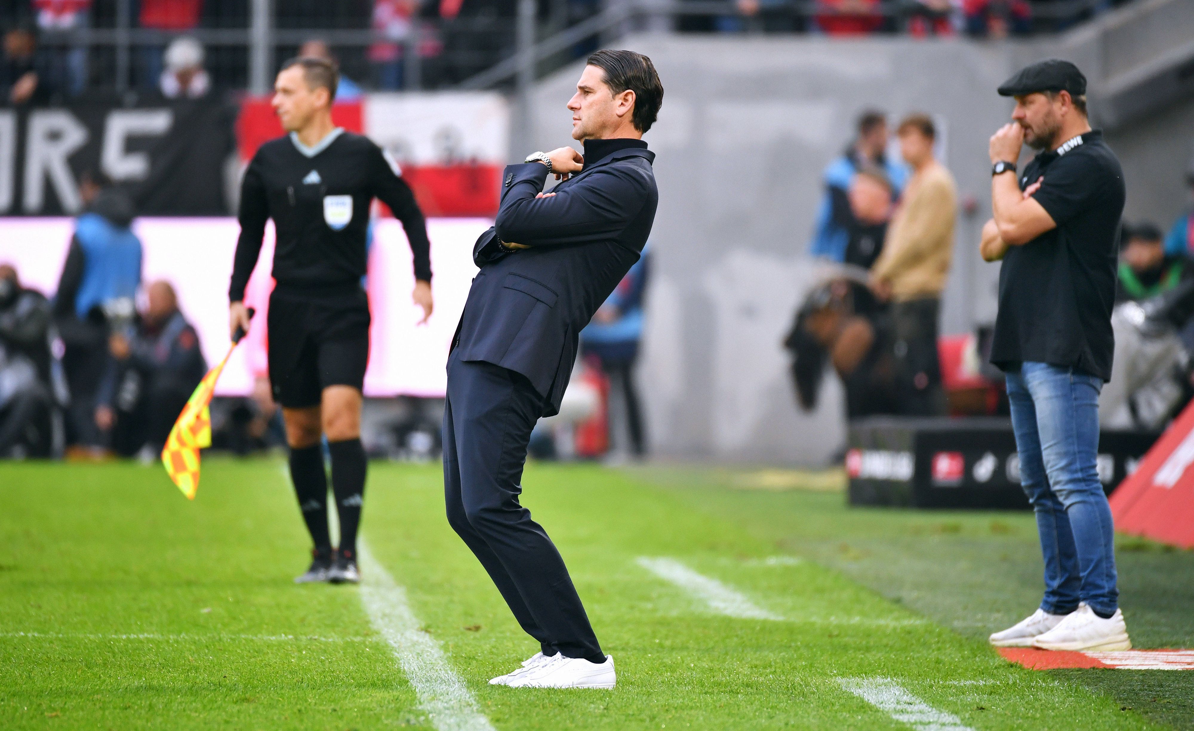 Borussia-Trainer Gerardo Seoane an der Seitenlinie in Köln.