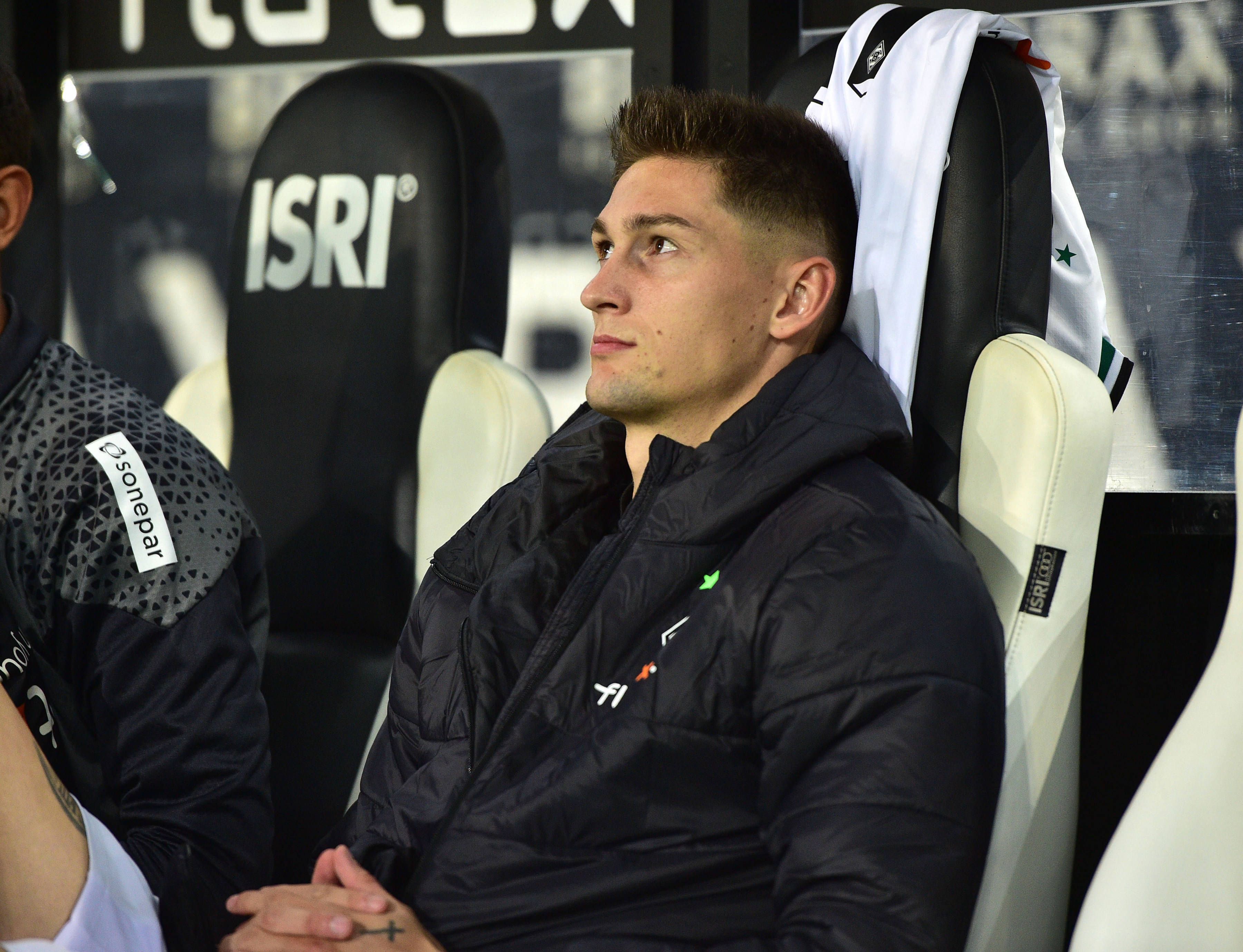 Tomas Cvancara sitzt auf der Borussia-Bank.