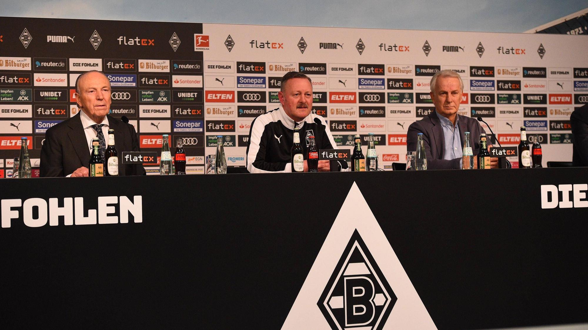 Rolf Königs und Rainer Bonhof bei der Vorstellung von Roland Virkus.