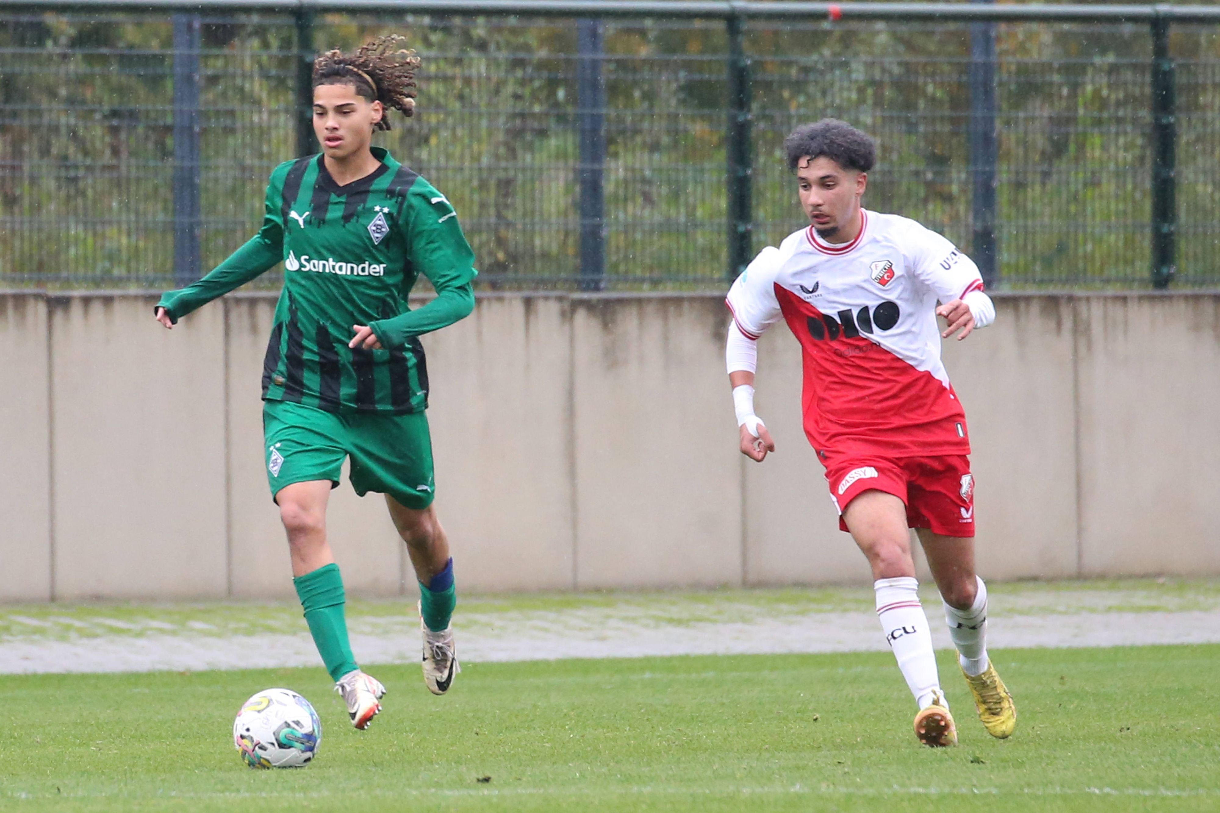Kilian Sauck im Ballbesitz beim Borussia-Spiel im Euregio-Cup.