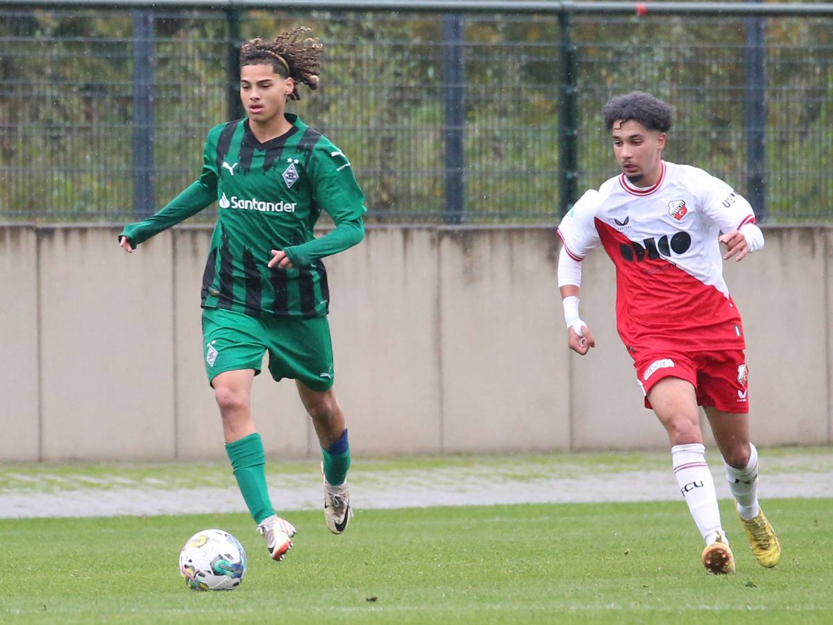 Kilian Sauck im Ballbesitz beim Borussia-Spiel im Euregio-Cup.