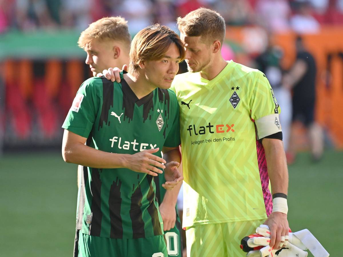 Ko Itakura und Jonas Omlin unterhalten sich.