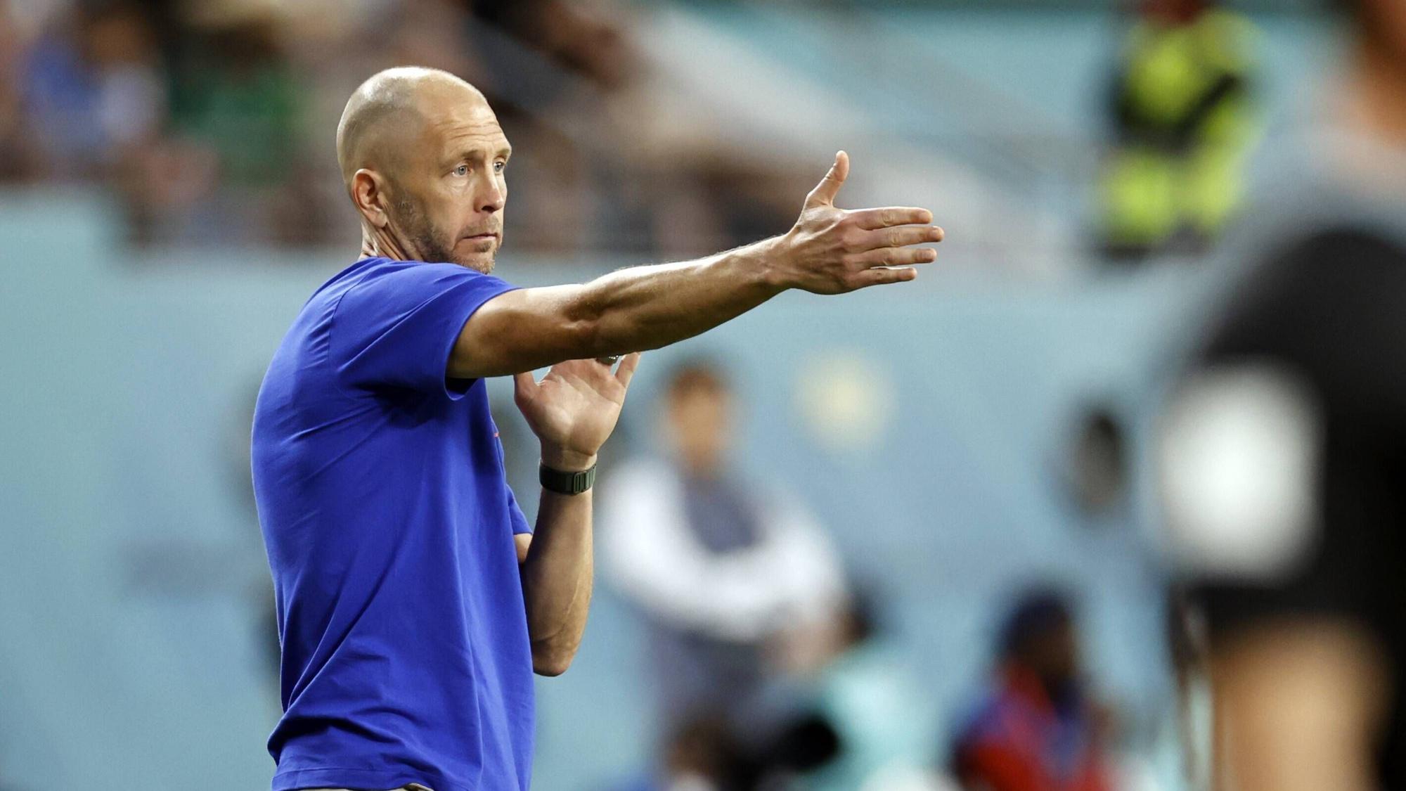 Gregg Berhalter gibt der US-Nationalmannschaft Anweisungen.