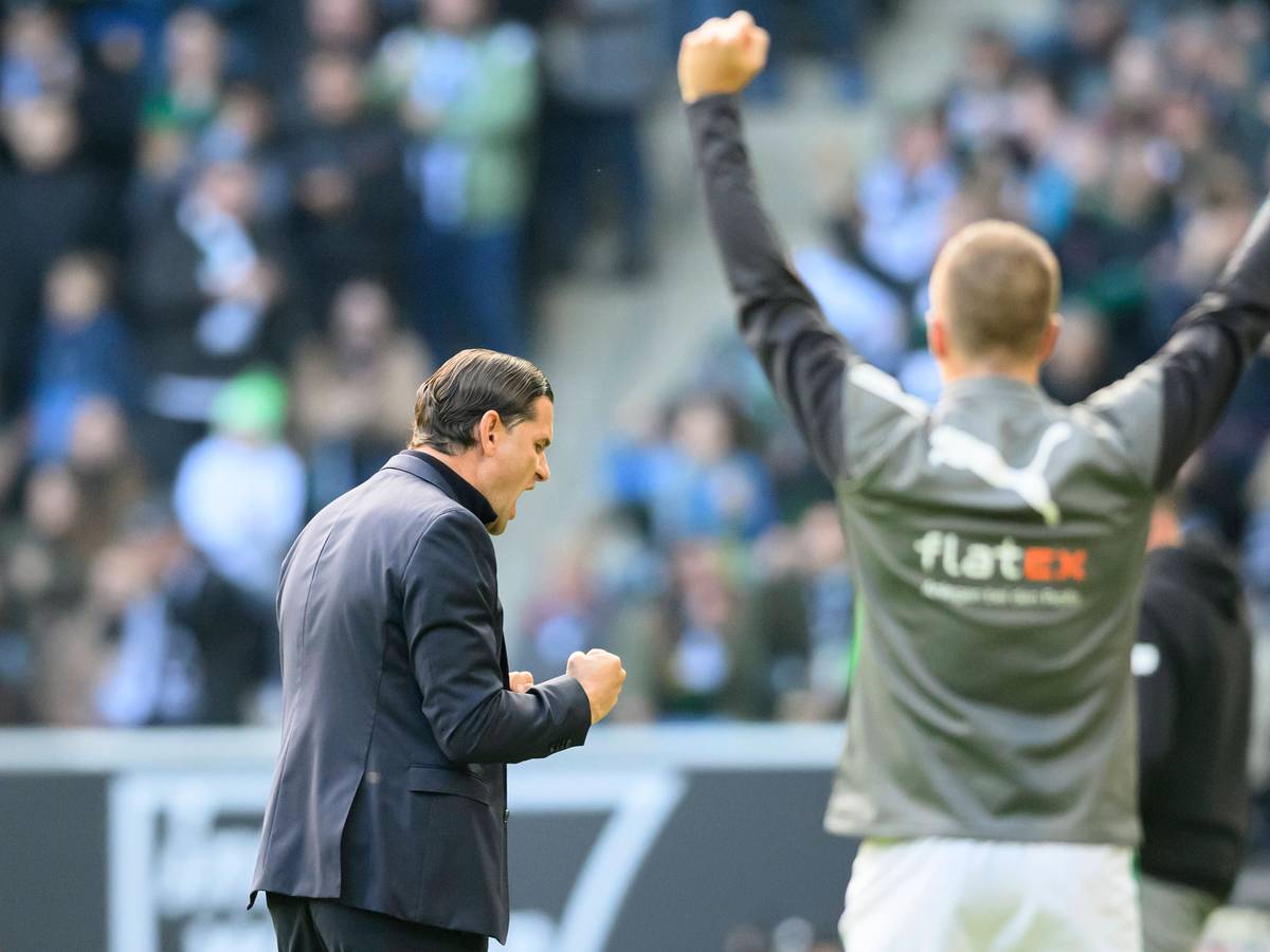 Gerardo Seoane bejubelt einen Borussia-Treffer im Spiel gegen Heidenheim.