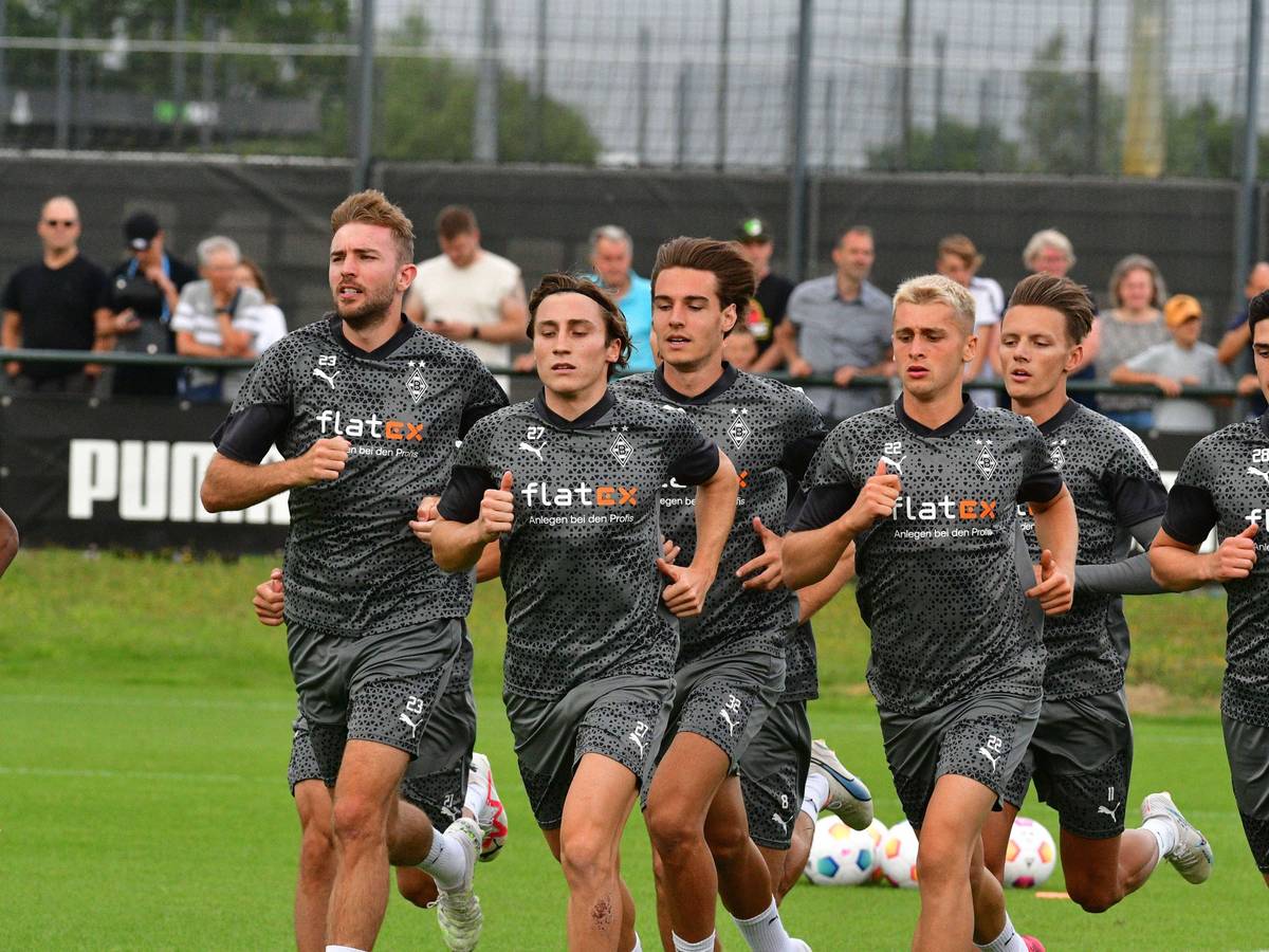 Christoph Kramer, Rocco Reitz, Florian Neuhaus und Oscar Fraulo absolvieren ein Training in der Sommervorbereitung.