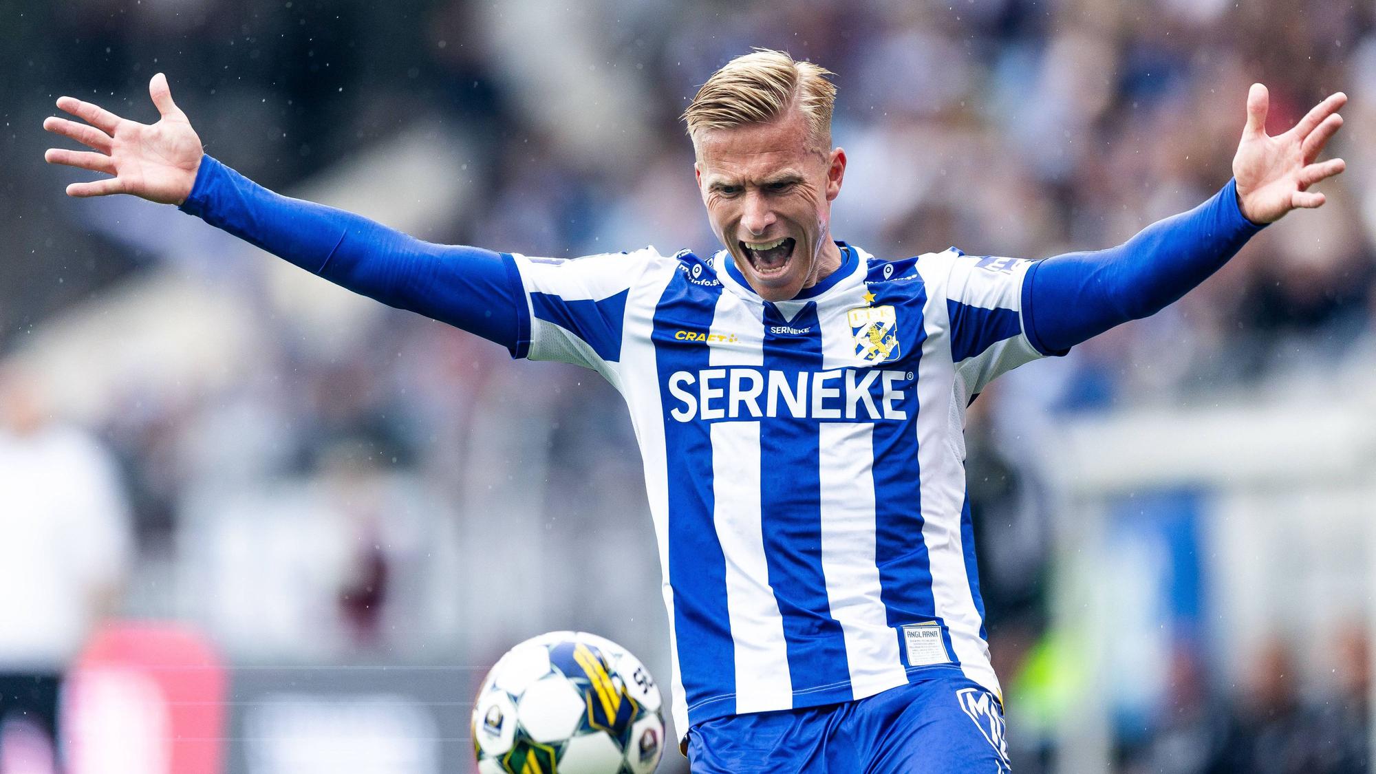 Oscar Wendt blickt entsetzt auf den Ball bei einem Spiel für IFK Göteborg.