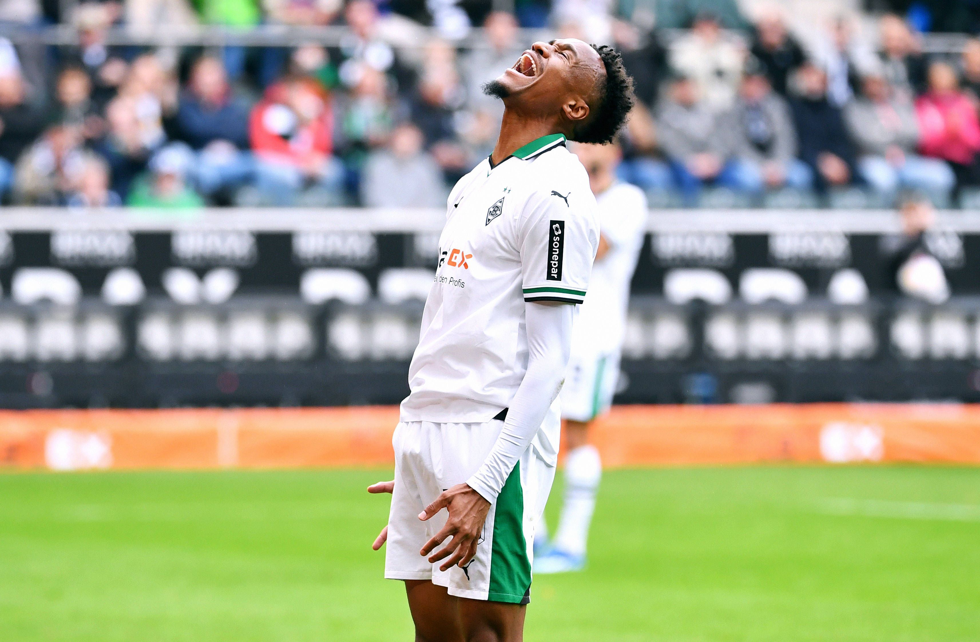 Nathan Ngoumou von Borussia Mönchengladbach ärgert sich.