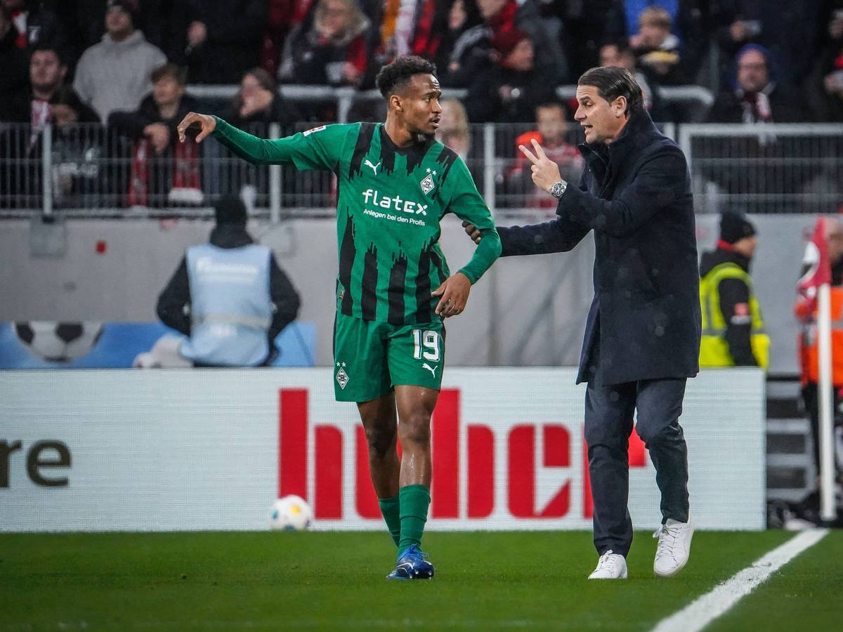Gerardo Seoane gibt Nathan Ngoumou Anweisungen.