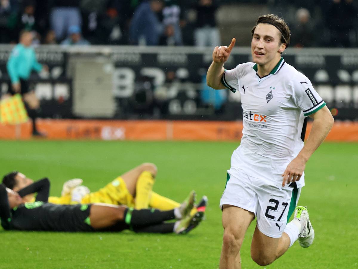 Rocco Reitz beim Torjubel nach einem Tor gegen den VfL Wolfsburg.