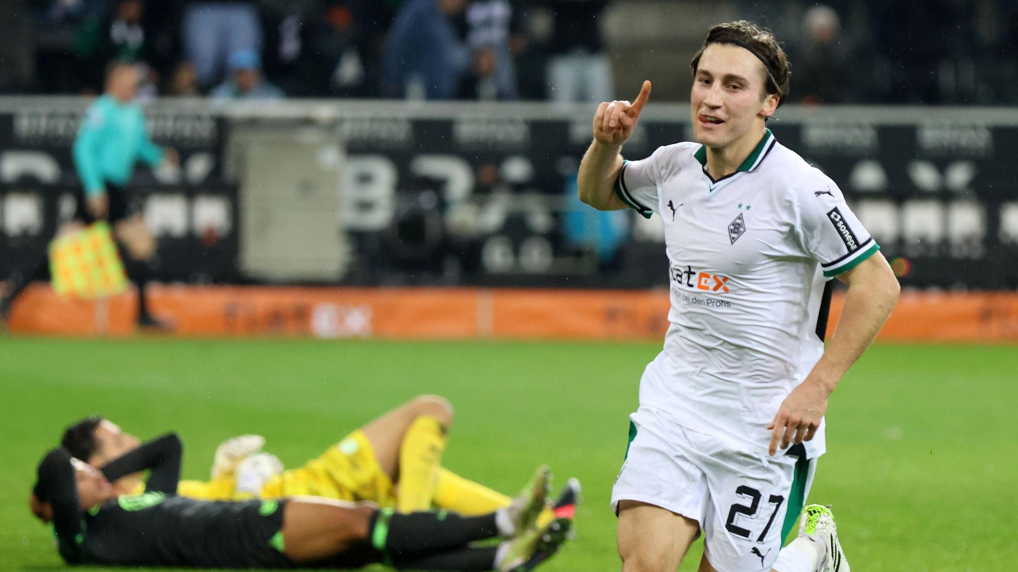 Rocco Reitz beim Torjubel nach einem Tor gegen den VfL Wolfsburg.