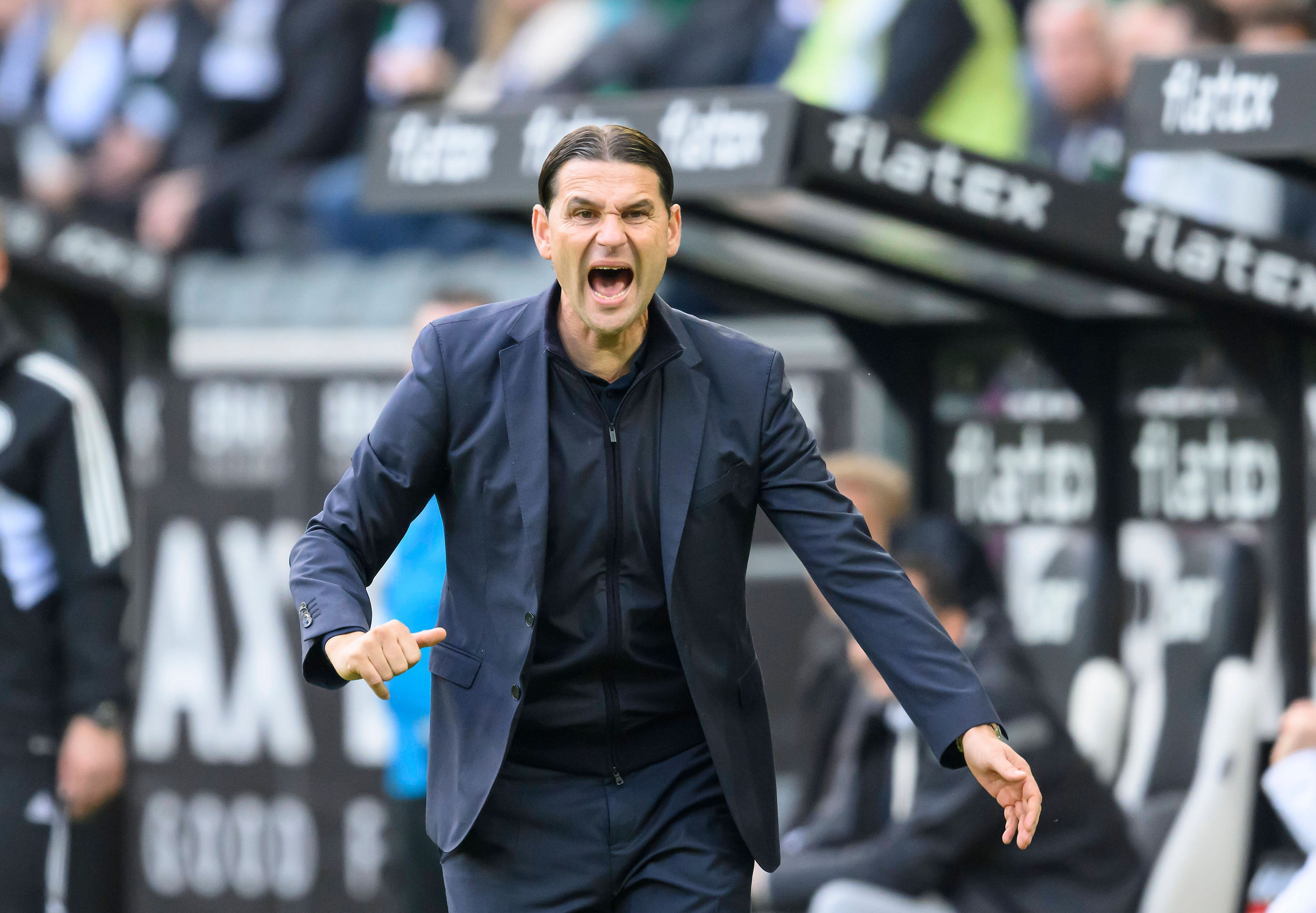 Gerardo Seoane gibt seinen Spielern Anweisungen.